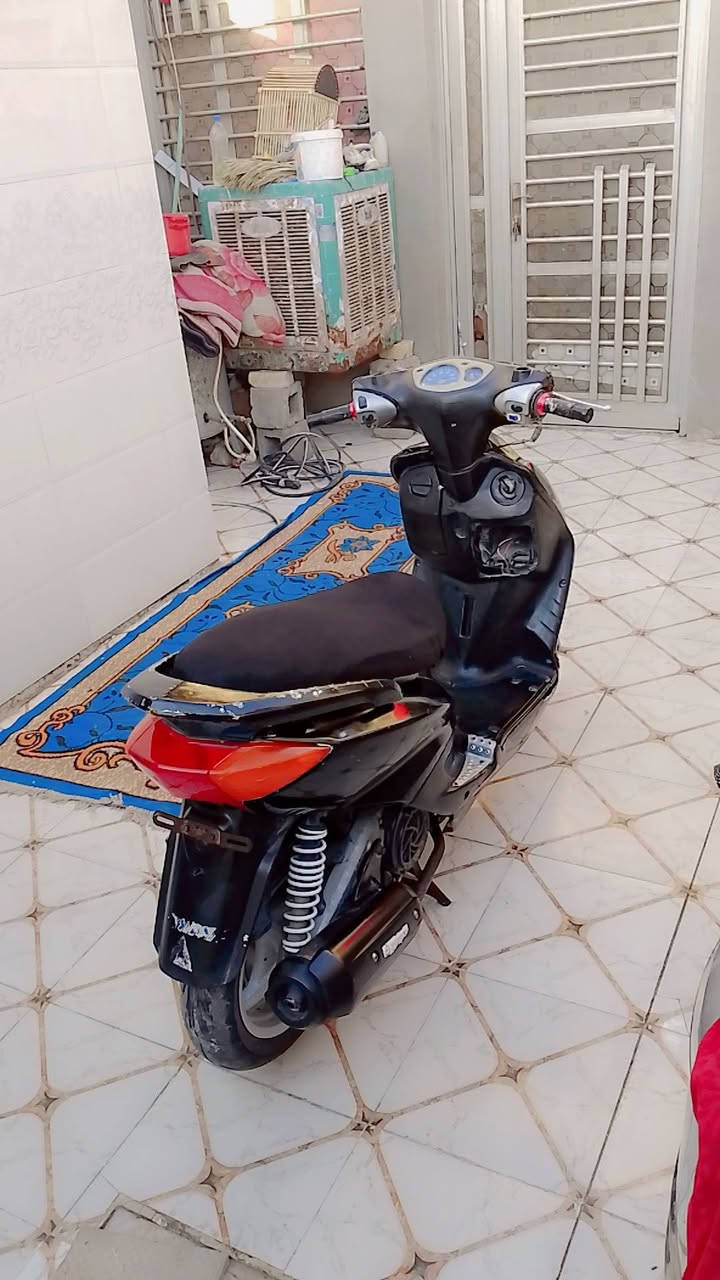 السلام عليكم دراجه سكنس نضيفه كامله عوزها بس باتري شوفت عينك سعرها 450 وبيها مجال ***********
