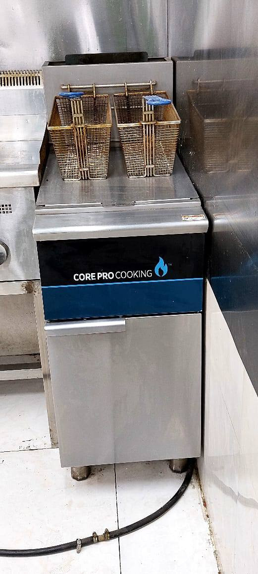 السلام عليكم للبيع اغراض مطعم للإستفسار  ***********
