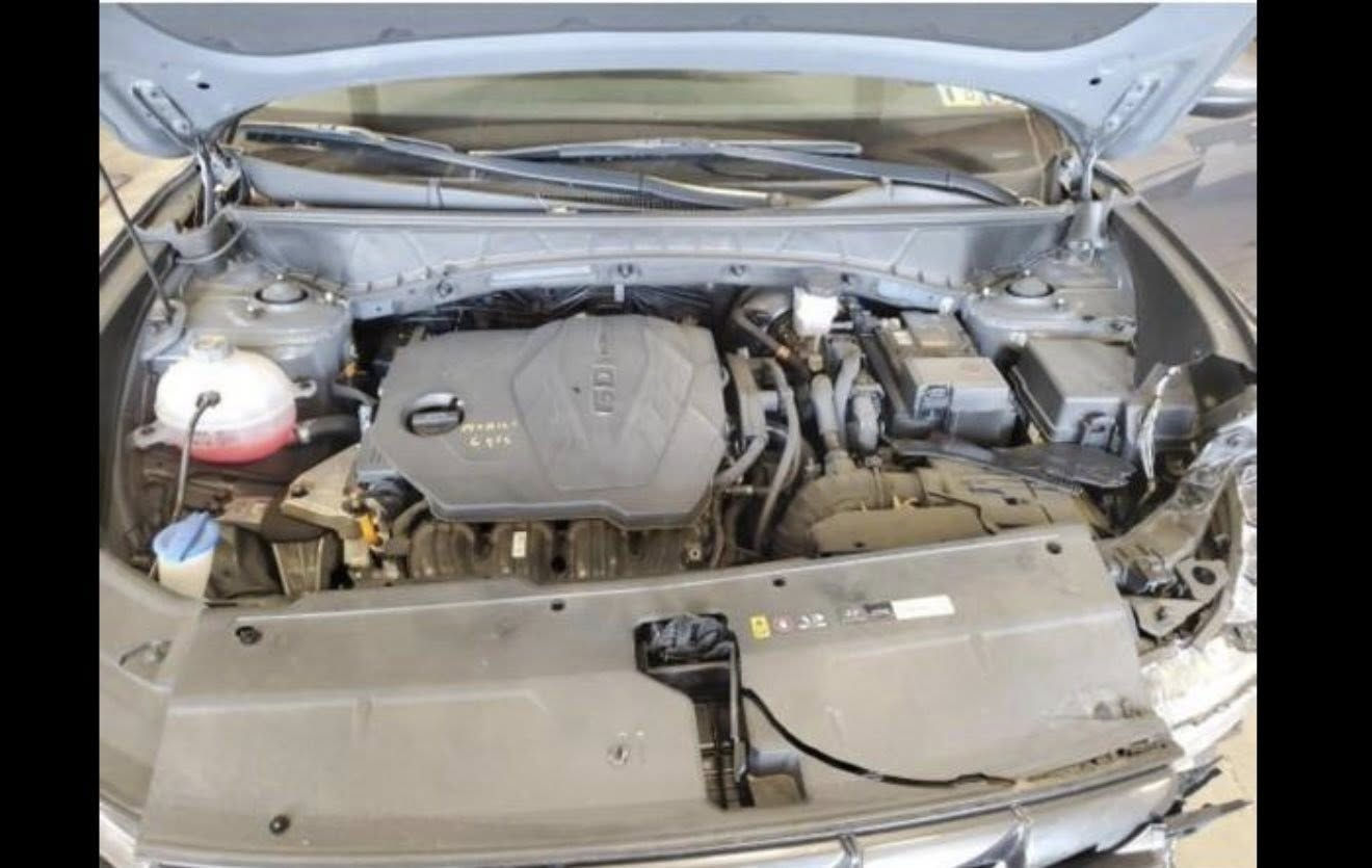 السلام عليكم ...
توسان موديل ٢٠٢٢ للبيع وارد امريكي مواصفات السيارة:
محرك ٢٥٠٠GDI،بصمة ،هاند بريك بصمة ،اوتوستوب ،رادار،تحديد مسار ،كشنات تدفئة، كشن السائق كهرباء،تحكم ستيرن ،كروس سرعة 
حادث السيارة كما موضح بالصور  قطعتين صبغ 
رقم اربيل سنوية بأسمي
السعر ١٧٥ 
للاستفسار ***********
