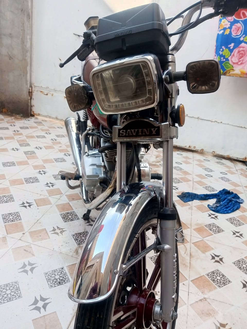 سيفان 21 للبيع اوراق اسعر 500 اوبيها مجال حك الجيه الدراجه فول تجي تشغل وتروح المكان حله باب الحسين مع الرقم***********
