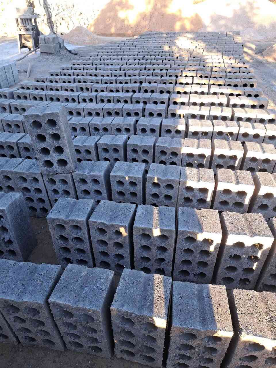 السلام عليكم يوجد لدينا بلوك ضغط درجة اولى شرط الكلاب بلوك بناء الطول 34 العرض 18 بلوك اسيجه الطول 35 العرض 15 طابوك عادي طابوك جمهوري فرشي درجه اولى ملاحضه الاسعار واصل لجميع نواحي محافظة بابل للاستفسار الاتصال ***********
