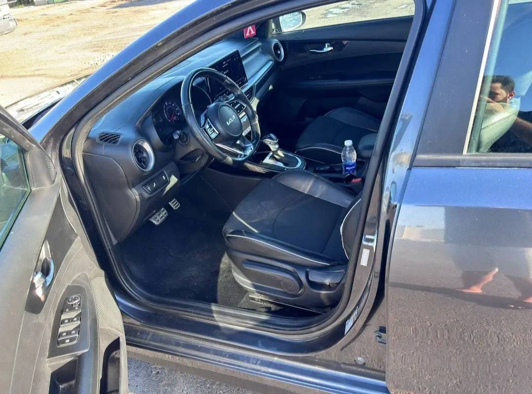 فورتي 2022 جي تي لاين
 لون فيلي 
سيارة مواصفات جي تي لاين
مو العادية
المحرك مكفول كفالة عامة خير من الله 
والكير كذالك مكفول
التبريد بعز الظهر ثلج
 حادث
امامي شي جدا بسط
وحادثها خلفي
واني كسعر ماخذ هالشي بعين الاعتبار
السيارة ما ناقصها برغي
السيارة جي تي لاين
مواصفاتها معروفة
بصمة
وتشغيل عن بعد
تحكم ستيرن
اشاير بالمري
بصمة وتشغيل عن بعد
كل الكهابرئيات تشتغل ومكفولة
كشنات جلد
سيارة نظيفة جدا
ماشية 60

السعر 134
*********** بغداد, العراق
