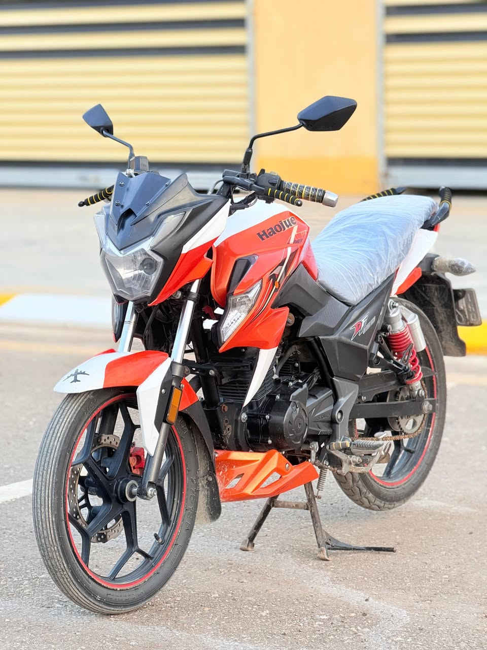 هاوجي دي اف موديل 19 مسجل لوحات اجنبي دراجه حلوة ونضيفه مكانهه حديثة رقم ***********
