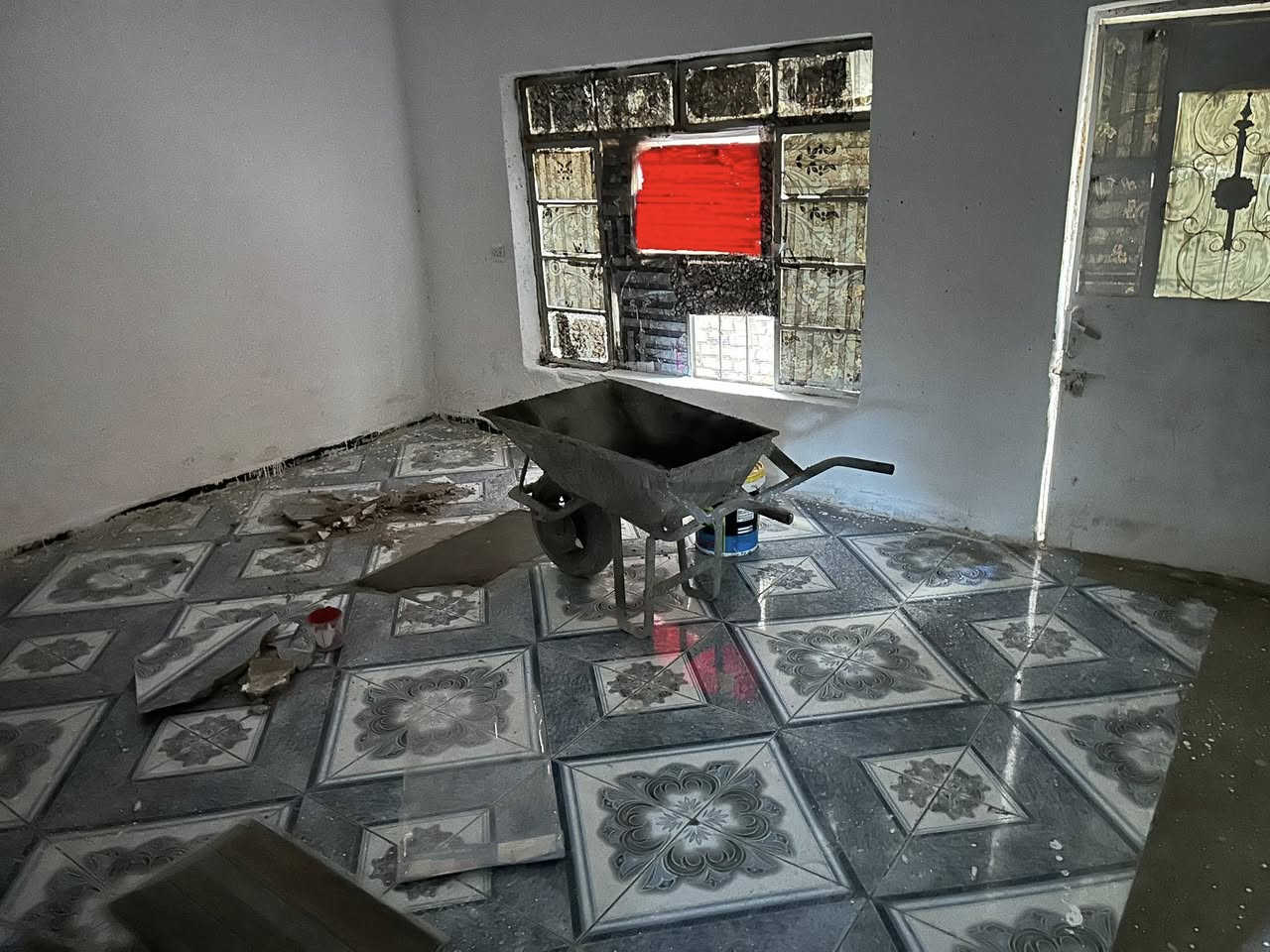 بيت م ١٠٠ للايجار الحسينيه الخمس تالاف                           ***********
