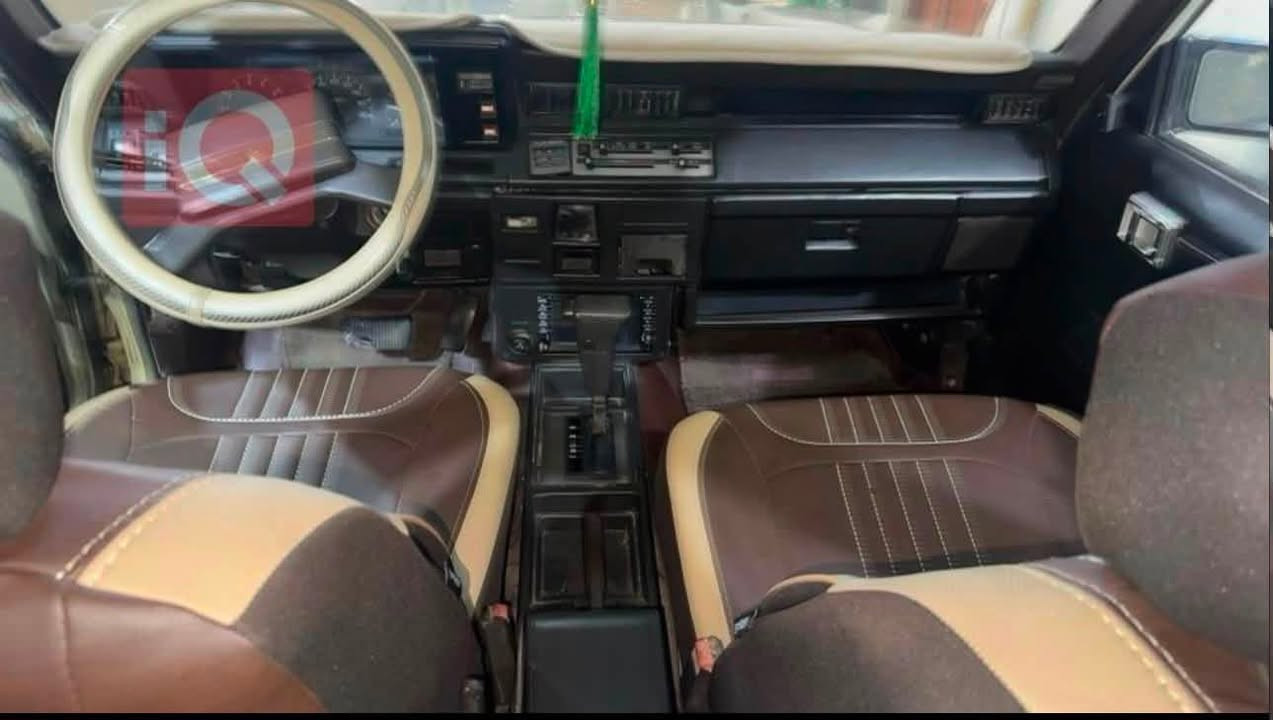 سلام عليكم ورحمة
سوبر 1986 3000مكينه vvi 
سياره جاهزه مجهزه من كلشي رقم كربلاء مميز 4أرقام (7010)مشروع وطني سنويه 2029مداور ثاني يوم وبسمي مباشر. 
تبريد ثلج ويه السويج 
 تخم تاير 
وحداديه 100‎%‎ 
كفاله من ضربه والكص 
مصبوغ الجماليه فقط 
مكان السياره :البصره .الطويسه 
الاستفسار :***********
