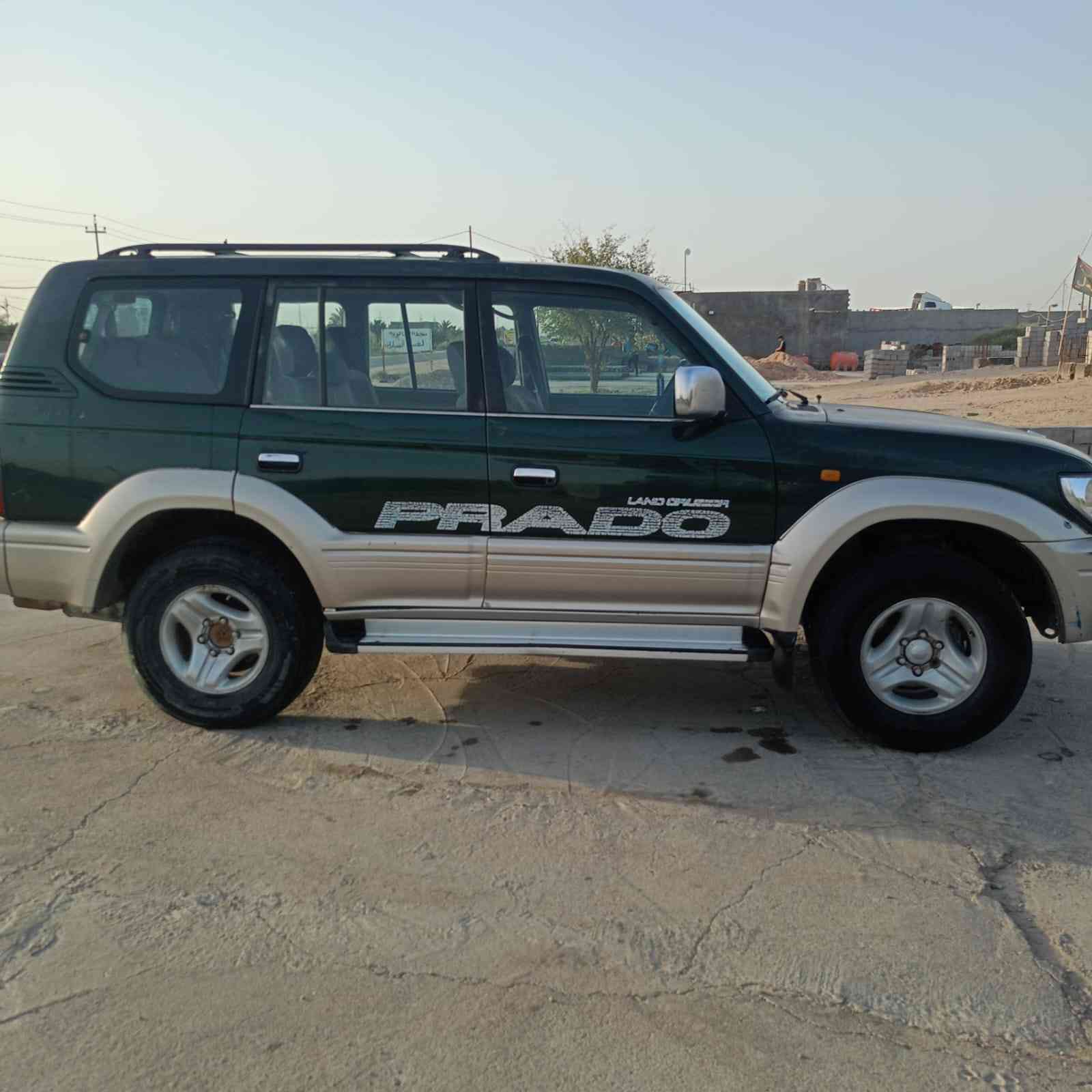 لاندكروز برادو موديل 2000 مكينة 6 سلندر 3400 بلاد كير فور ويل رقم بصرة السيارة مابيها ضربة بس مكانات صبغ سياره 7 راكب تبريد شغال شرط السعر 75 وبيه مجال ***********
