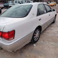 تويوتا كراون • ٤ابواب • شارزور