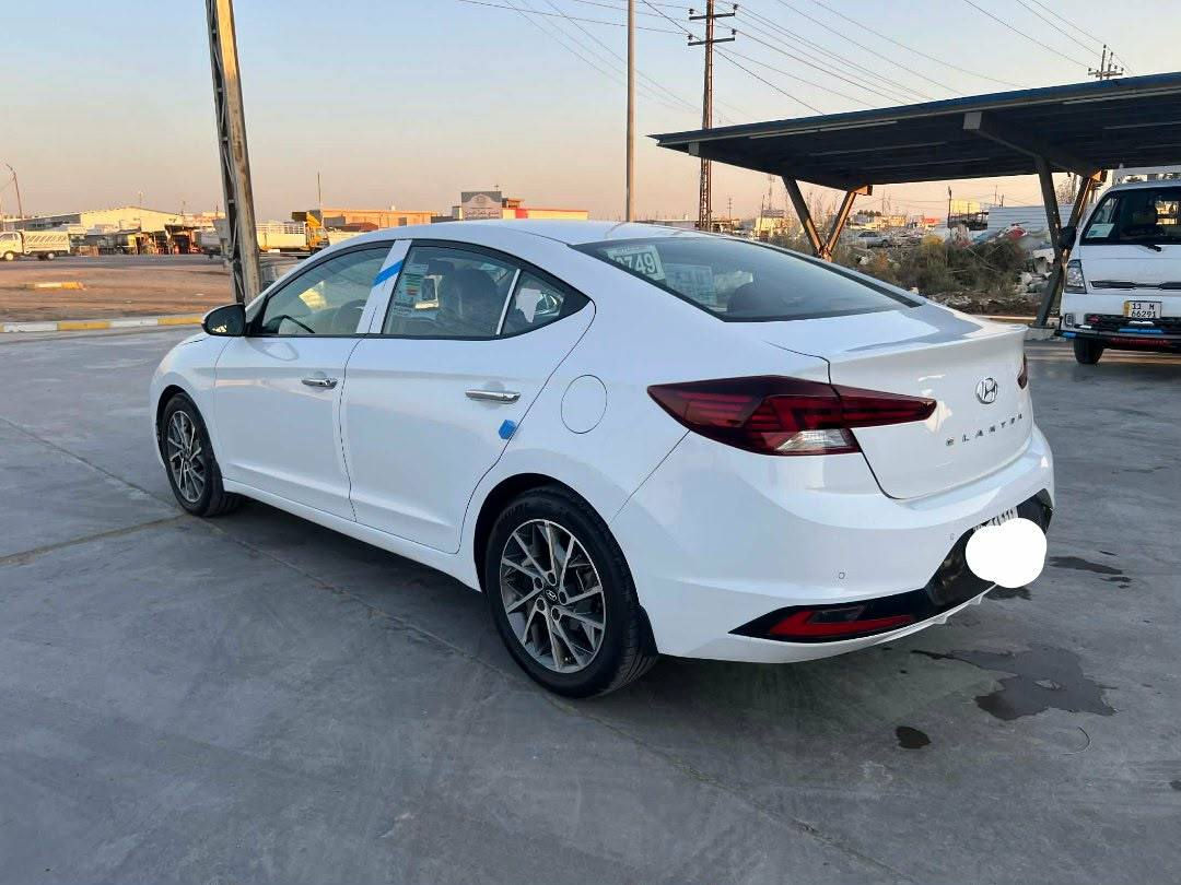 السلام عليكم ♥️
النترا خليجي 2020 ✅️
فول موصفات 1/1 ✅️
بصمة ✅️
فتحة ✅️
مكينة 2000 دوش ✅️
ماشية 78 الف ✅️
كير مكينة مكفولات ✅️
تخم تاير ✅️
حساس امامي خلفي✅️
رقم بغداد تحويل مباشر ✅️
بيهه بارد حك ٣ اصابع جوا قبق بانزين 
مكان السيارة واسط الصويرة 🏛
للاستفسار ع رقم ***********📲
***********
