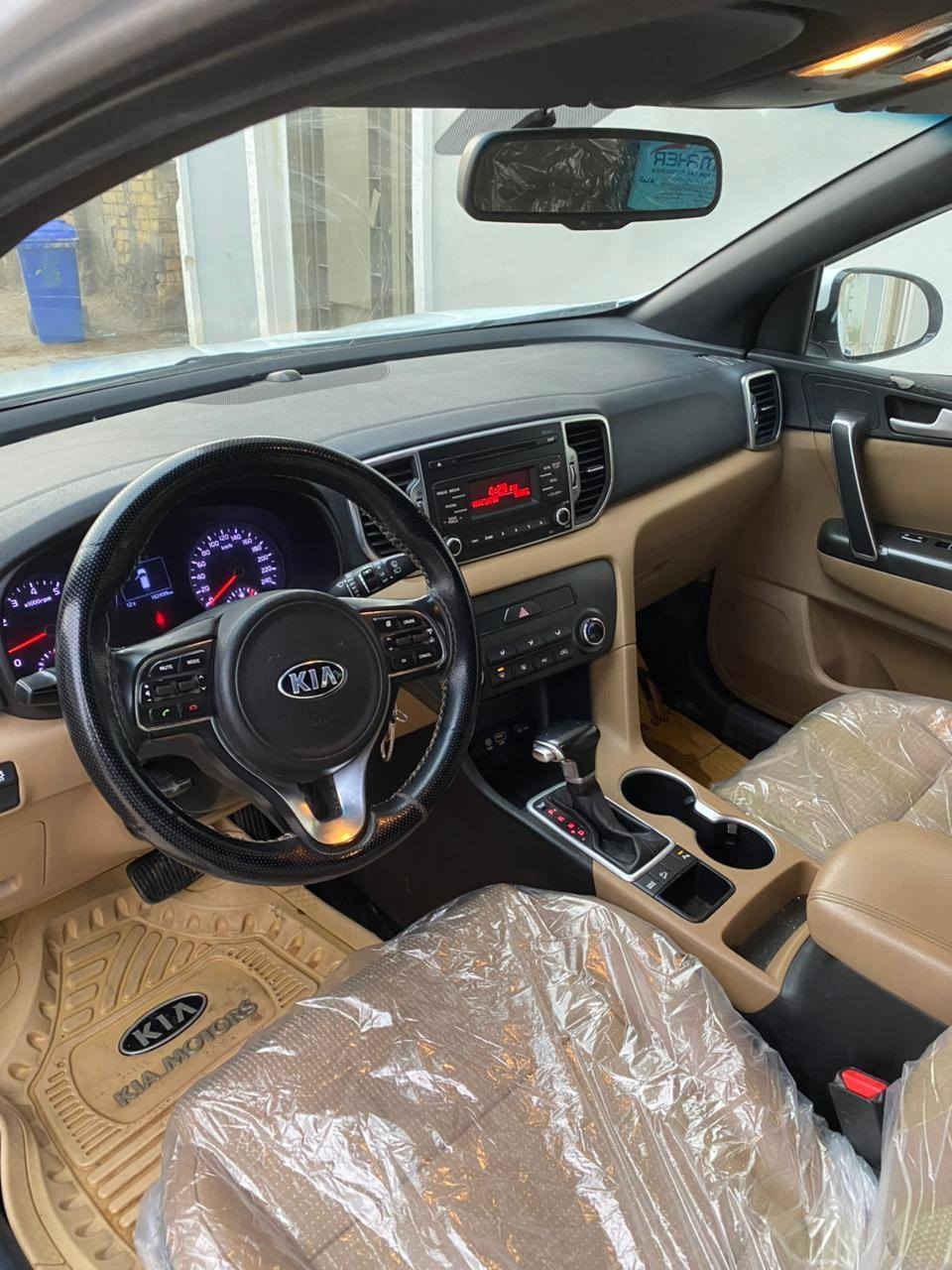 سبورتج خليجي 2017 كفاله عامة
رقم اربيل دولي بأسمي 

السياره نص فول بدون فتحه وبصمه 

( تحكمات ستيرن ، رادارات امامي خلفي جوانب ، مري شفط ، مثبت سرعه ، داخل عسلي ) 

كير و مكينه 2.0 مكفولة 

بدون طخه وصبغ وبدون بارد (( كفالة )) السعر 185 ***********
