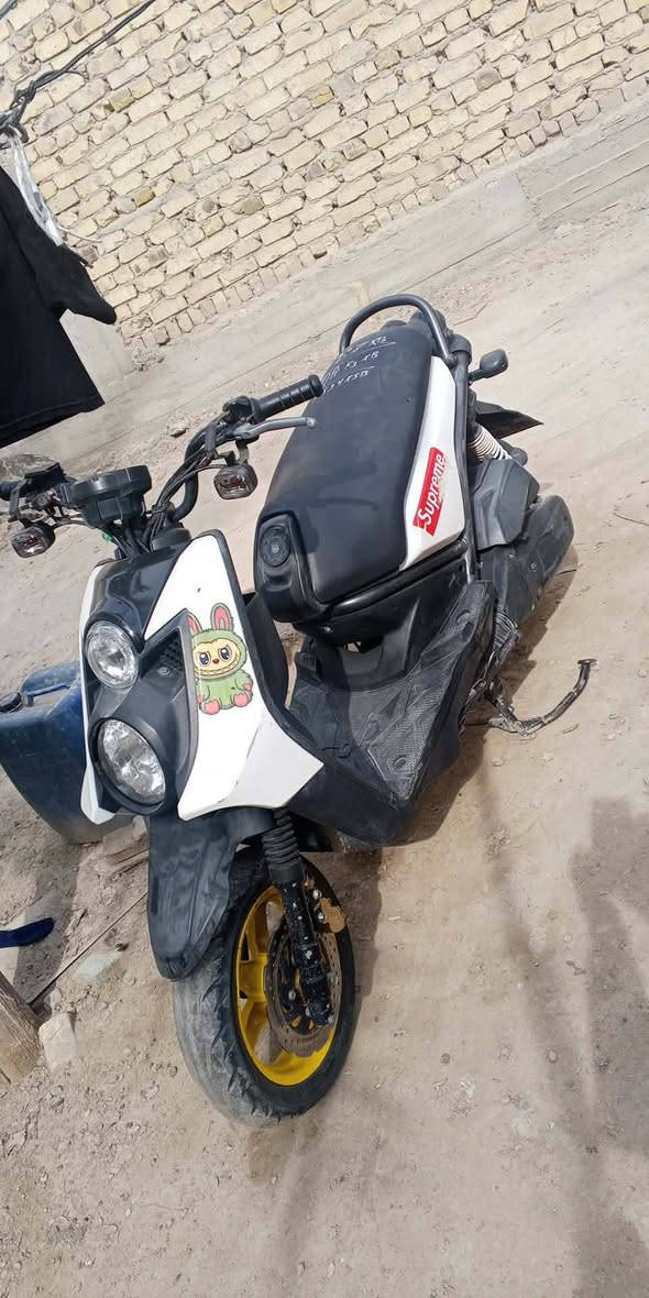 سلام عليكم شباب دراجه سكنس جبلي ما صار هواي من نازله من المعرض تقريبن شهر الدراجه ما بيهه اي نقص الدرجه أحله من الصوره برغي ما ناقصهه تجي وتشوف اب عينك الدراجه مكانهه بل حله باب الحسين 
السعر مليون و 200وبيهه مجال لشراي 
لتصال واستفسار أكثر على***********
