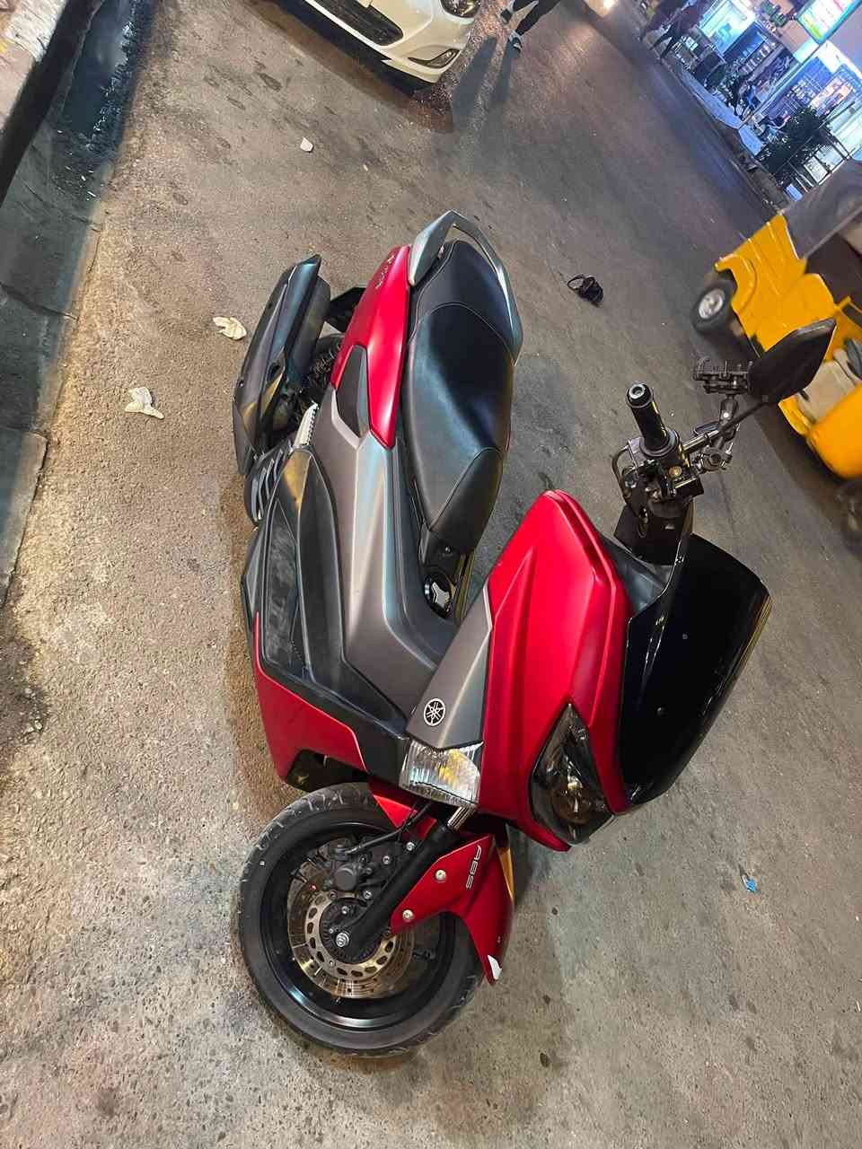 للبيع الدراجه NMAX نضيفه مكفوله من كلشي الا الكفر الايسر بس شخط الدراجه رنبه مكاني بغداد الجديده شارع المسبح ***********

