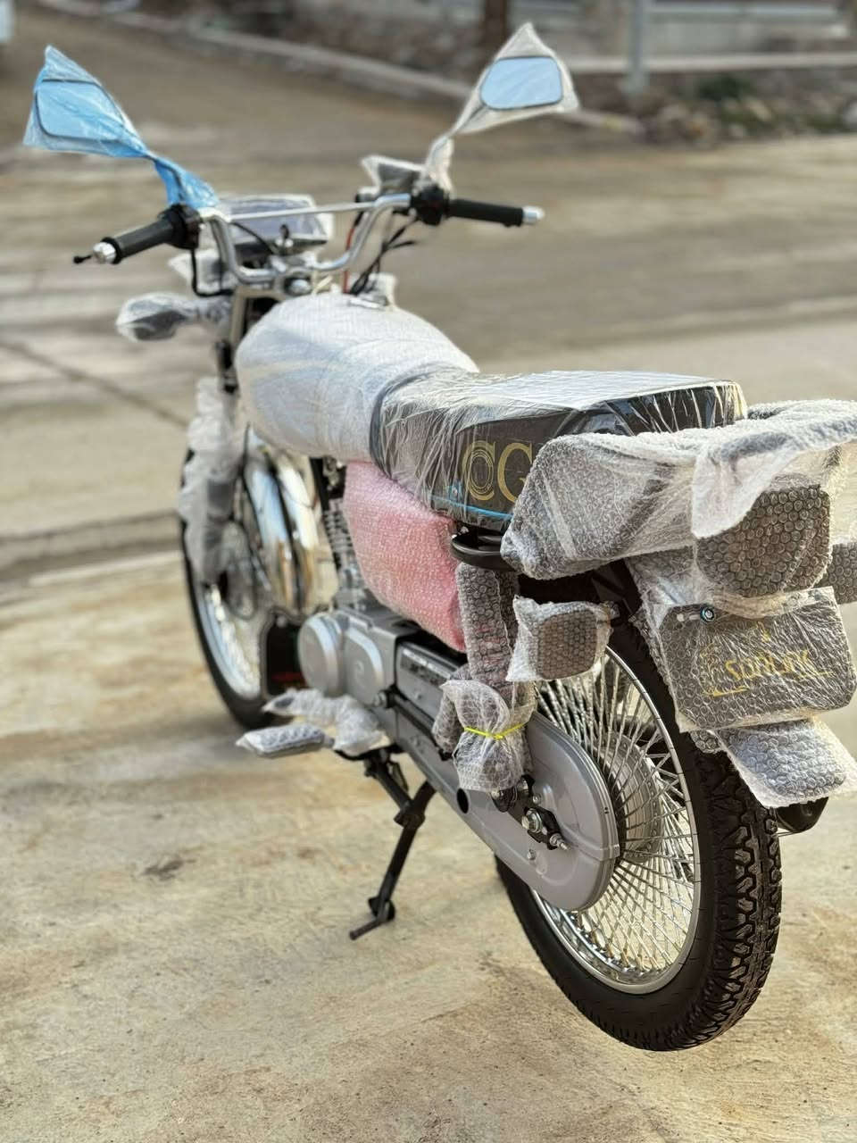 شباب دراجه سونلينك صفر 4كير صار اقل شهر نزلته صفر موديل2026دراجه فووول لوووك بعدها شركه منفيس موجود لايتات لد فول اضائه اشاير رباعي كهربائيات فووول شاشه ايباد دراجه اخر حبايه بعدها وضع شركه سعرها 800وبيها مجال كلللش بصيط مكاني كركوك شراي تعال خاص وتدلل ***********اذا مو شراي لا تكسر بلحلال لان بعدها لوووك شركه او مراوس حسب القناعه
