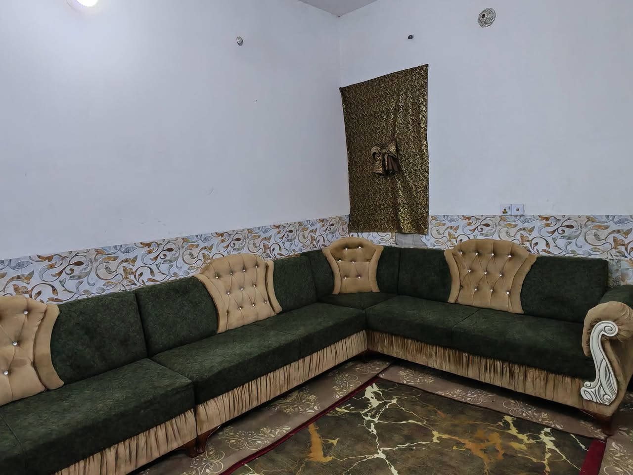 ديوان 15 مقعد تسكام حيل نضيف سفنج ضغط عالي مميز مابي اي ضرر اخو الجديد السعر 325 العنوان كربلاء بدايه الأمن الداخلي *********** يوجد توصيل داخل كربلاء
