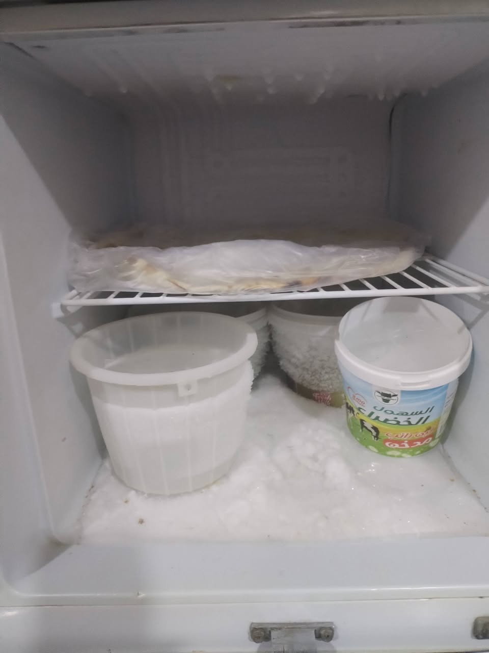 سلام عليكم ثلاجه للبيع نضافه فول/أزل/ فريز 🏔️التبريد فول سعره 150 مكاني حله ورديه خارج ***********
