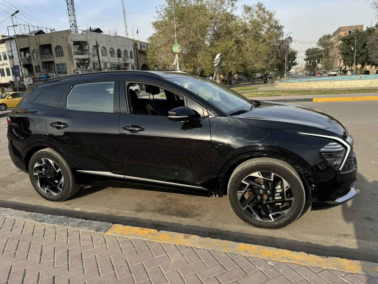 سبورتج 2025 هايبرد برستيج بلكن اعلى فئه بلسبورتج 3 انضمة بنزين + هايبرد +شحن كهرباء
 وارد امريكي حادث بسيط جدا

Kia Sportage Sx-Prestige 2025 1.6 Hybrid plug-in

حجم المكينه : 1.6 هايبرد      

             ماشيه : 25000   

           الايرباك : فقط ستيرن ومبدل وراجع سستم   

حادثها فقط جاملغ ايمن وباب مبدلات نفس اللون 

#المواصفات

1. شاشه كبيره

2. بصمه

3.بنوراما 

4.تشغيل عن بعد 

5. كامرات 360

6. رادارات 360

7. رادار امامي

8. لايتات لد 

9. بكلايت لد 

10. كشنات جلد

11.هيترات بالكشنات حار بارد

12. ويل كب 

13.اشاير بالمري

14.كيجات دجيتل 

15. قطعتين تبريد 

16. تبريد بيانو 

17. تحكم 

18. نظام سبورت ايكو عادي

19. فور ويل 4x4

20.ايقاف ذاتي اوتو ستوب

21.حساسات خلفي امامي

22. اوتو هولد 

23. نظام منحدرات 

24. كشنات كهرباء

25. شحن وايرليس 

27.كشن السايق ميمري

28. كشافات

29. كيجات دجيتل 

30.تتقدم وترجع بلريمونت 

31.شحن كهرباء بواسطة الشحن
السياره جديده جدا جدا بحاله الوكاله 

السعر  23500$ وبيها مجال  

تفاصيل اكثر هذا رقمي 
***********
