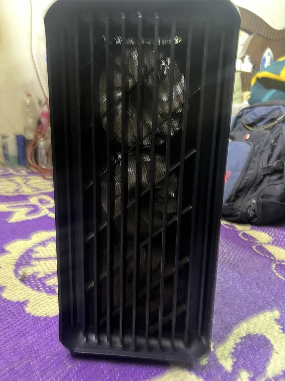 🖥️ للبيع PC Gaming وتصميم بمواصفات "جيل 14" حديثة جداً

الجهاز بحالة ممتازة (نظيف جداً كما يظهر في الصور) ومبني بقطع احترافية من أحدث الأجيال، مثالي لتشغيل أثقل الألعاب وبرامج المونتاج بسلاسة تامة.

⚙️ المواصفات التقنية الكاملة:

• المعالج (CPU): Intel Core i5-14400F.

• كرت الشاشة (GPU): Gigabyte RTX 5060 Ti EAGLE OC ICE - 16GB (النسخة البيضاء المميزة).

• اللوحة الأم (Motherboard): MB Gigabyte H610M K - DDR5.

• الذاكرة (RAM): Team Group Delta RGB 32GB (16x2) 6000MHz DDR5 White.

• التخزين (Storage): NVMe WD Green SN3000 1TB - Gen 4 (سرعة فائقة).

• المبرد (CPU Cooler): DeepCool GAMMAXX AG400 - Black.

• مزود الطاقة (PSU): Segotep BN750W Bronze - Black.

• الكيس (Case): SAMA 205A Mid Tower Case ATX - Black.

✨ ميزات إضافية:

• الجهاز يدعم أحدث جيل من الرامات (DDR5) لضمان السرعة المستقبلية.

• كرت الشاشة يأتي بذاكرة 16GB، وهي ميزة نادرة تعطي أداءً جباراً في دقات العرض العالية.

• إضاءة RGB مميزة على الرامات والمراوح تعطي مظهراً رائعاً (كما في الصور).

💰 السعر المطلوب: (مليون و 450  وبي مجال بسيط)
📍 الموقع: (بغداد - الصليخ)
للتواصل ***********
