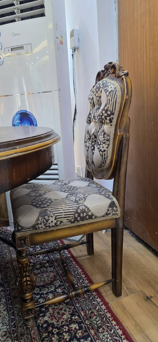 ميز طعام مع الكراسي للبيع بسعر ٤٥٠ الف 
التواصل عالخاص


**إذا كنت صاحب هذا الإعلان وتريد حذفه لأي سبب، رجاءا أرسل رسالة إلى الدعم الفني**