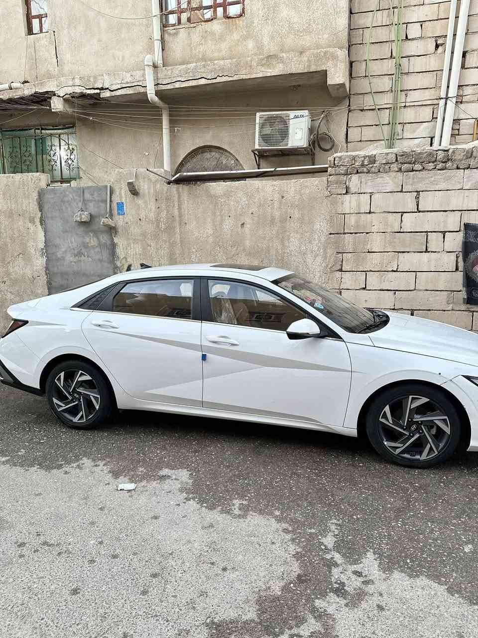 النترا.2024    رقم أربيل ماشيه22   بيه بارد على كد صبغ 

المواصفات فوووول      .      محرك 1500 دبل نوزل 

شاشه ديجتال 

بصمه                            جام عل ريمونت اوتو 

كشنات جلد 

هند بريك بصمه        

اوتو هولد                  

فتحه سقف                 السعر135 

محرك 1500دبل نوزل                            

حساس لايت 

حساس خلفي بلادي 

حساس أمامي بلادي 

تبريد قطعتين

كاميرا خلفيه بلادي 

جي بي اس

نضام تشغيل الكاميرات 

شاشه  كبيره اصلي ابل كار بلي 

نضام ترحيب مري شفط

نضام مود درايف إيكو وسبورت و عادي

تحكم ستيرن فول 
ويل

لد امامي نهاري

 شباك نيكل

مانع انزلاق

مانع انحدار 

لايت عدسات زنون 

ايرباكات

للاستفسار الاتصال    

***********
