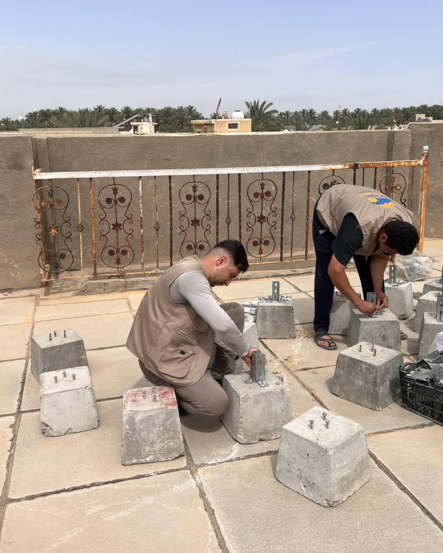 🌞⚡ بفضل الله تم تنصيب منظومة طاقة شمسية متكاملة في منطقة الحويش ⚡🌞

✅ منظومة توفر 20 أمبير نهاري  
🌙 + 15 أمبير تشغيل ليلي لمدة 3 ساعات  
باستخدام مكونات أصلية من براندات عالمية لضمان أفضل أداء واعتمادية.

🔹 مكونات المنظومة:

🔋 انفيرتر Deye Off-Grid  
قدرة 6 كيلوواط — عدد 1  
✅ ضمان 5 سنوات (استبدال أو صيانة)

🔋 بطارية ليثيوم سعة 16 كيلوواط  
عدد 1  
✅ ضمان 7 سنوات صيانة

☀️ ألواح شمسية 620 واط  
براند عالمي — عدد 9 ألواح  
✅ ضمان 12 سنة

🏗️ هيكل حديد مغلون بسماكة 1.7 ملم  
مع صبات كونكريتية قوية وثابتة

⚡ كيبلات وبوردات AC/DC  
مع جهاز تحويل بارد منفصل

✅ تركيب احترافي  
✅ أداء ثابت وكفاءة عالية  
✅ راحة مستمرة بعيداً عن انقطاع الكهرباء والمولدات

🏢 مكتب شموس ديالى للطاقة الشمسية

📞 للحجز والاستفسار:
077257876


**إذا كنت صاحب هذا الإعلان وتريد حذفه لأي سبب، رجاءا أرسل رسالة إلى الدعم الفني**
