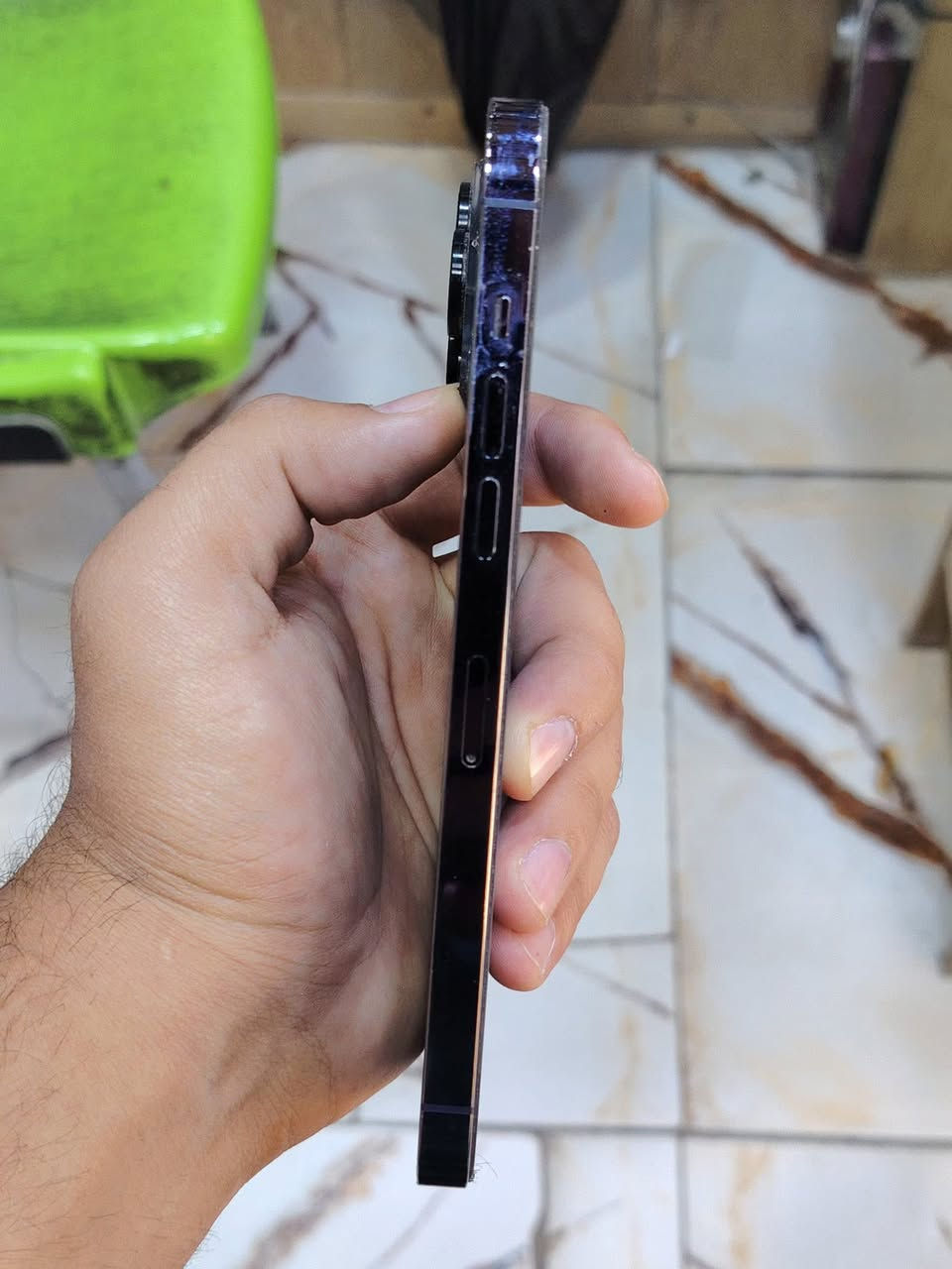 ‏14 Pro ماكس
‏كرتون موجودة ذاكرة 256 
‏بطارية 86 
‏بس الظاهر مكسور 
‏ما نبدل به أي شيء
‏سعر 900  بي مجال
‏الشرق أوسط جهاز  
ملاحظة إني مغلفه
‏رقم التلفون ***********
