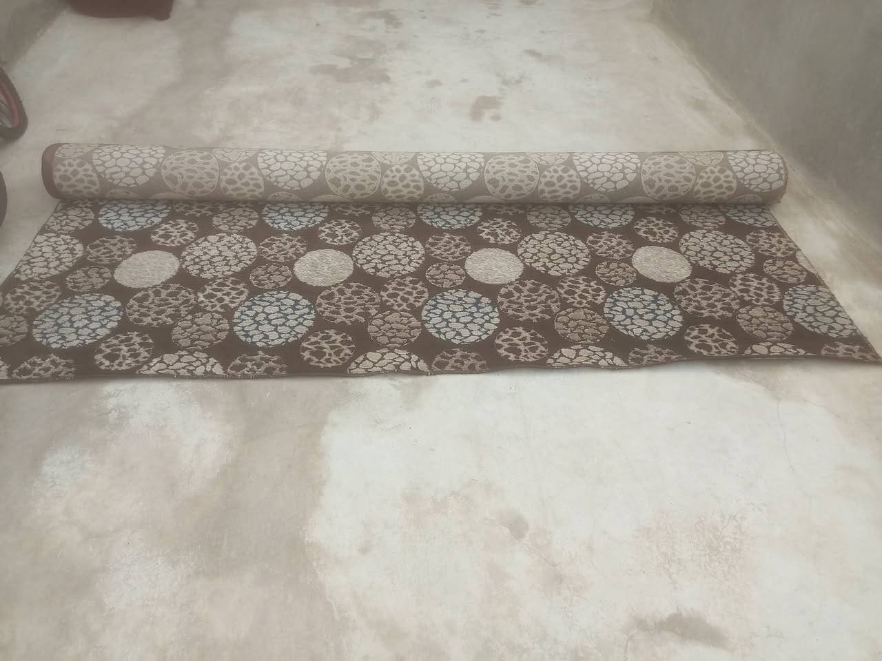برده عرض 3 أمتار حيل نضيفه رايده 50 والفرشه حيل نضيفه بعد احلا من صور ماواضحه فول طوله 4 أمتار و47وعرضه مترتين و64 رايده 50 وبي مجال لشراي ***********
