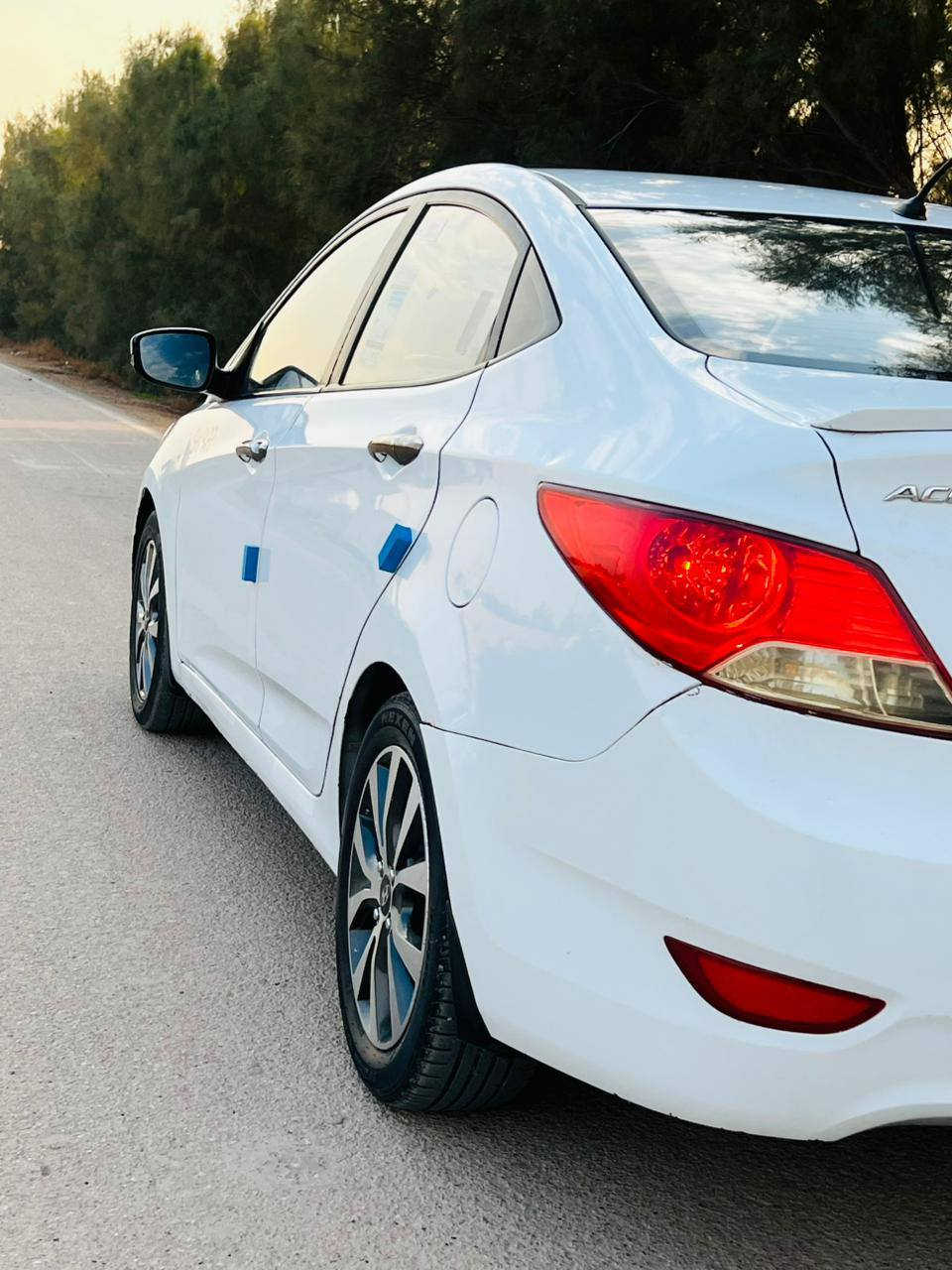 سلام عليكم هونداي اكسنت 2017 خليجي رقم بغداد الاماني
تحويل مباشر ثاني يوم
تحكم ستيرن شاشه جبيره كاميراء حساس خلفي اشاير بل مري
ويل كرؤم تخم تاير محرك كير خير من الله كهربائيات كلها شغاله
دوشمه كامله كشنات والاكاعيه صدرها خير من الله مال جناي 
سياره بيها دوس ثنينهن صبغ وشويه بل باب الخلفي صفحه يمنه
محرك 1400 تبريد تدفئه شغال لايتات عالي ناصي شغال 
سعر سياره 95 وبيها مجال بسيط وسهله للشراي
مكان سياره بغداد جسر ديالئ 
الاستفسار ***********
