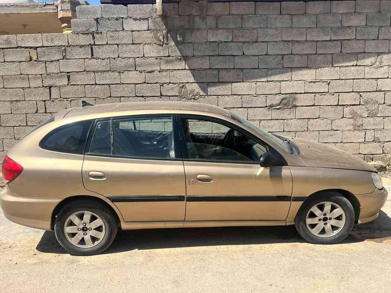 السلام عليكم من رخصه مدير الكروب كيه ريو موًديل ٢٠٠٢سياره جاهزه حلووو باسمي تحويل مباشر كهربائي كلهه شغاله مصبوغه عام 
رقم الهاتف ***********
