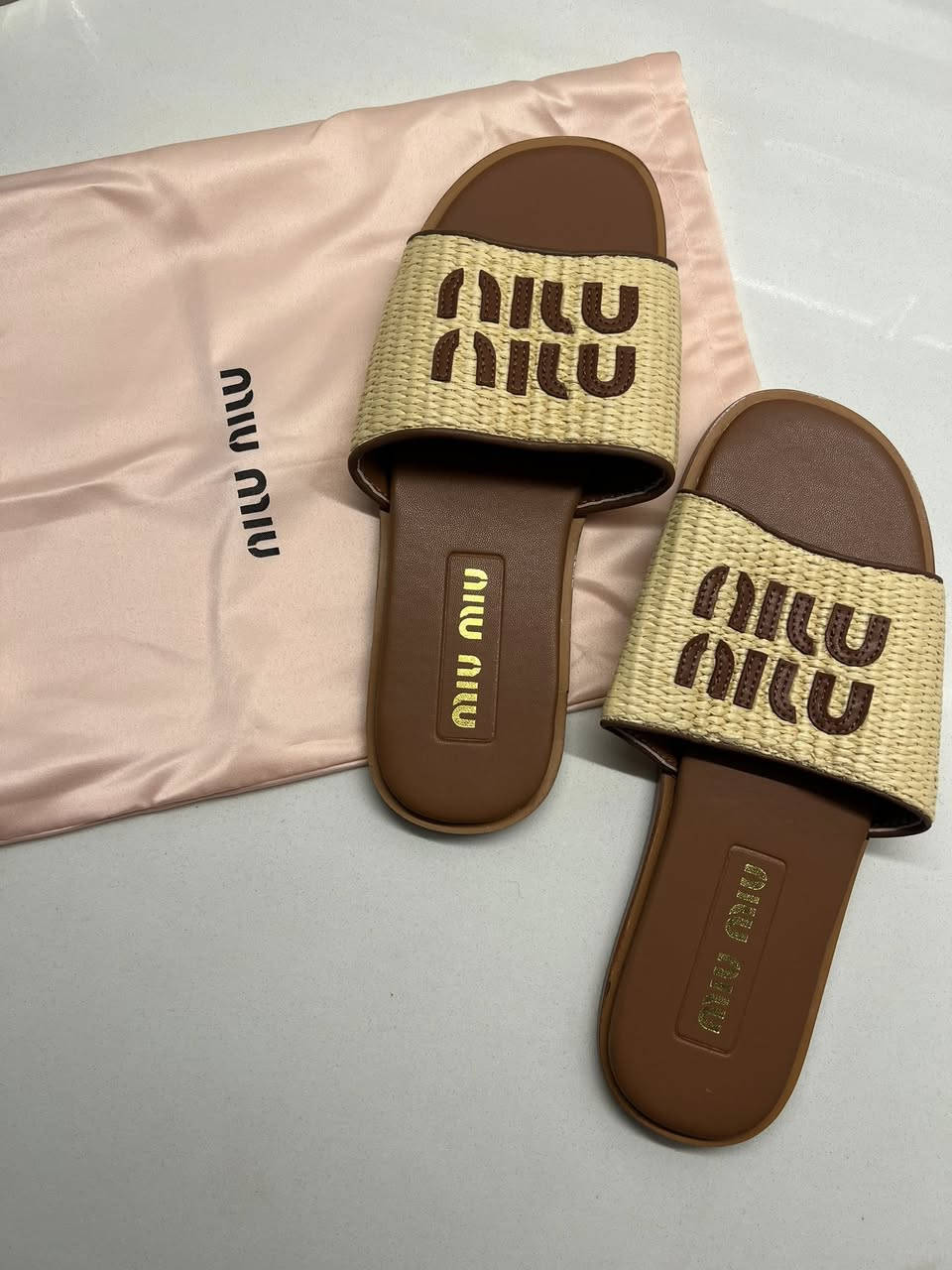 ميو ميو الاصلي صنع بايطالياقياس 38


**إذا كنت صاحب هذا الإعلان وتريد حذفه لأي سبب، رجاءا أرسل رسالة إلى الدعم الفني**