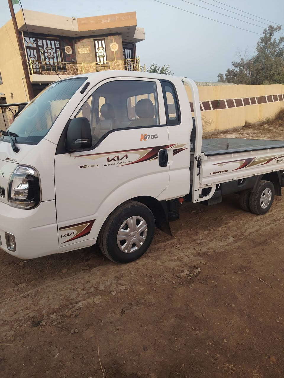 سلام عليكم كيه 24السياره جديده ماشيه60مكان السياره واسط الصويره ***********
