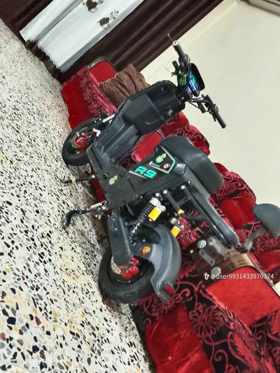 سلام عليكم دراجه أر 9للبيع كفاله سعر 450بيه مجال مكان جسر ديالئ
***********
