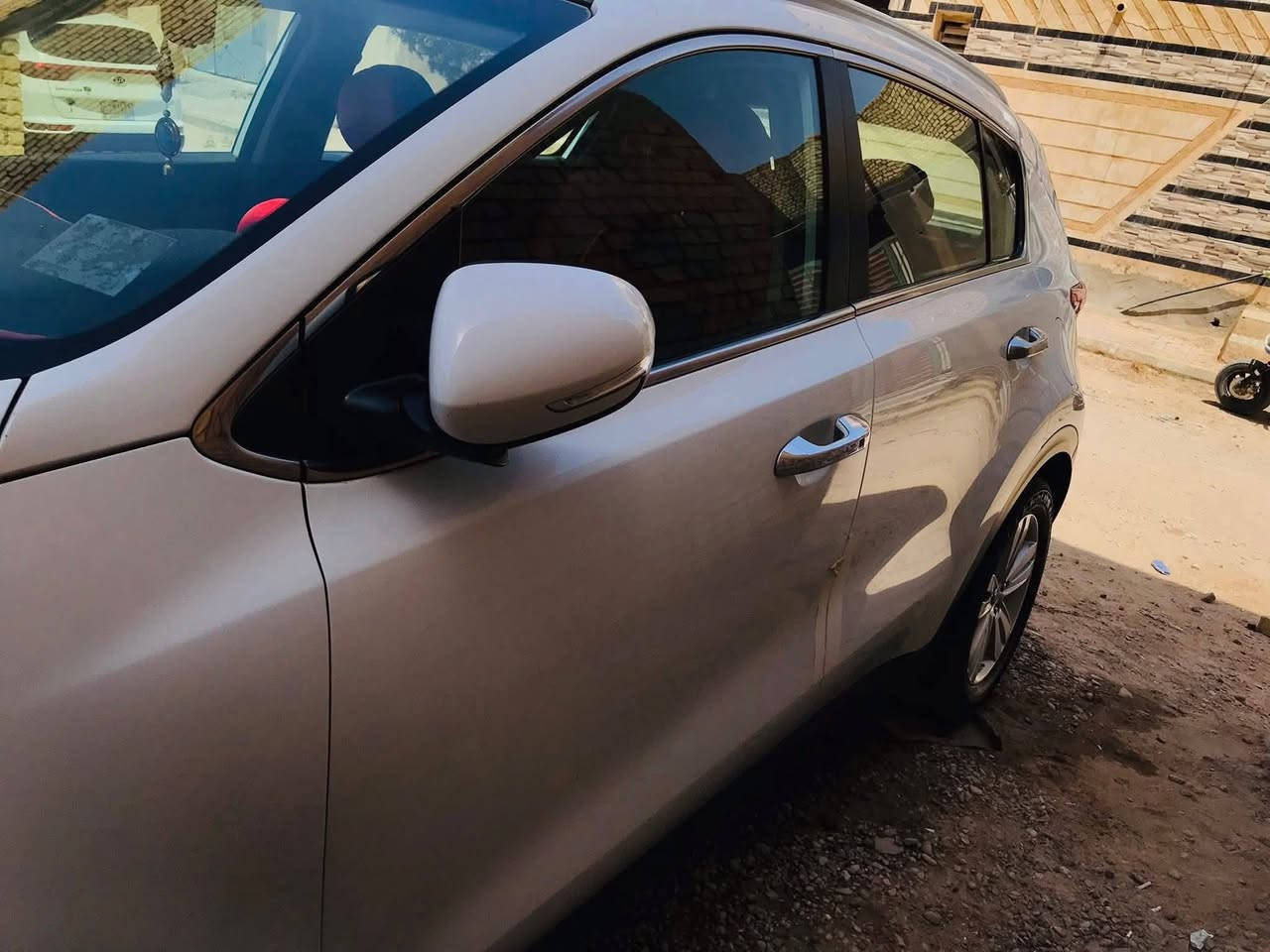 السلام عليكم للبيع كيا سبورتج موديل 17وارد خليجي ماشيه 113الف وراح تطب 114 الف والسياره كفاله عامه السعر 180 وبيها مجال مكاني السماوة حي الشهداء الثاني للاستفسار اكثر اصل على الرقم أو راسل واتساب ***********
