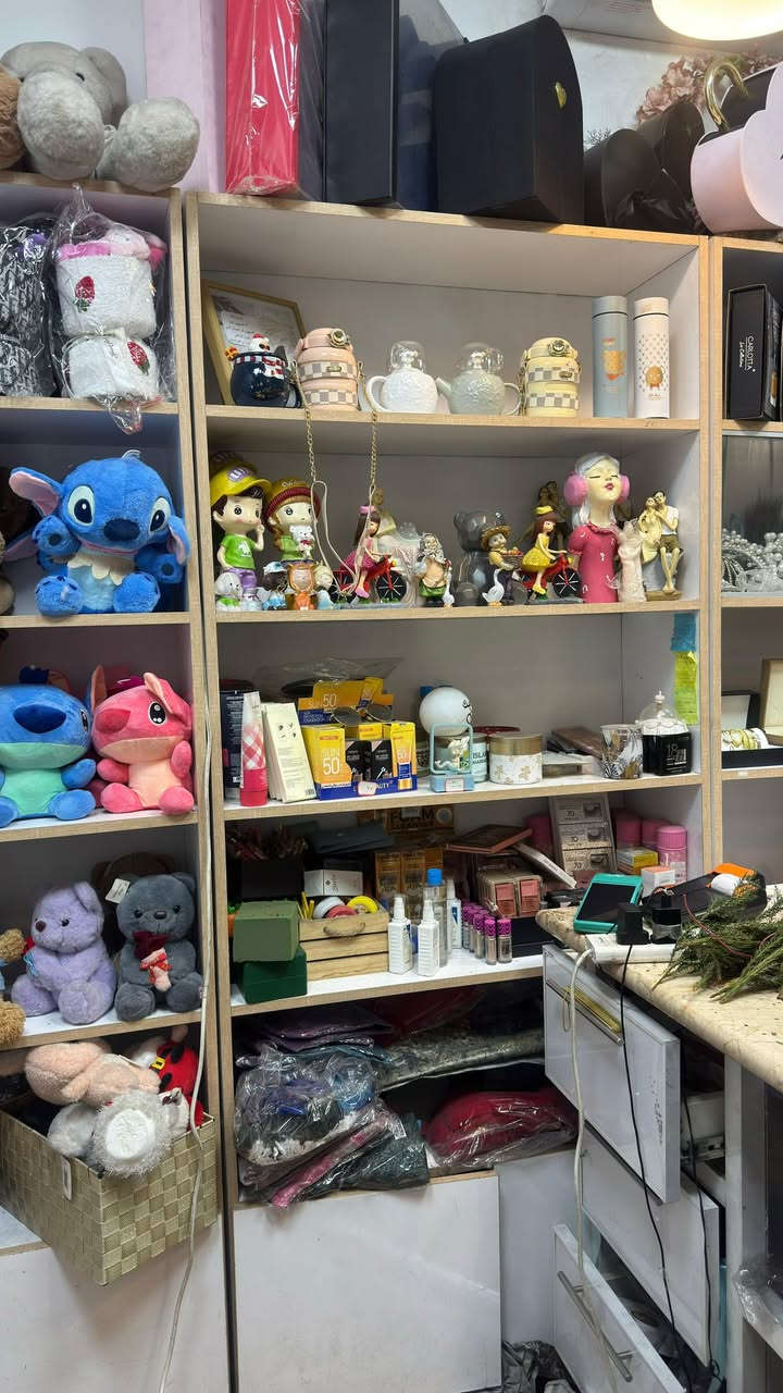 السلام عليكم رفوف MDF عدد4 ارتفاع مترين عرض متر ونص تقريبا جديد استعمال قليل مال محل زهور اريدهم ب350 الف 
للاستفسار ***********  واتسابببببب 
خاص مقفللللل
