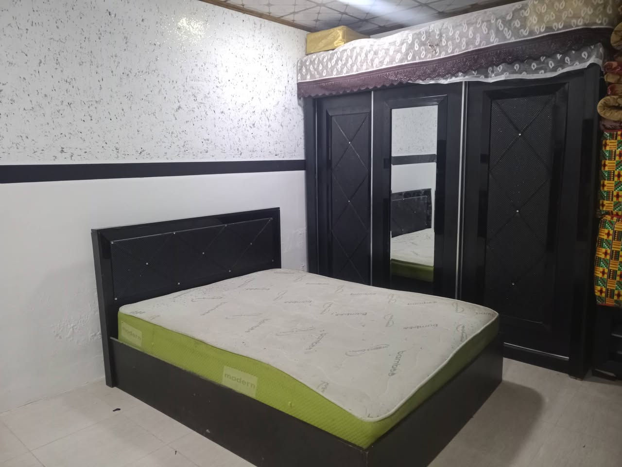 عندي غرف نوم للبيع ***********
