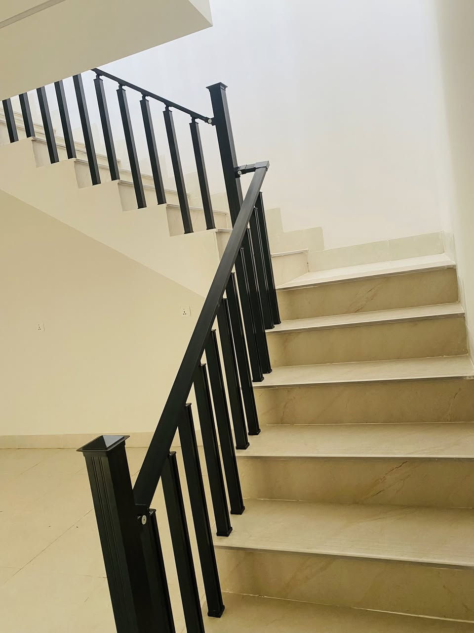 مستعدون لغسل البيوت وتنضيف الجام وترتيب الحدايق داخل مجمع راسان ستي وجميع مناطق خانقين  وبأسعار مناسبه  ***********
