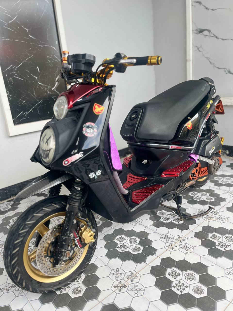 السلام عليكم
سكنس جبلي 2015 بلادية كفالة عامة 
دراجة شلعة ومعدل مزوده واحد على واحد

#السعر _( 1500 )_ و بيهة مجال 

1..كلجات رياضي امامي وخلفي 
2..ستيرن رياضي اصلي 
3..يدات بريك سلايت + قبضات سكليتر رياضي 
4..بكلايت رياضي نحلة 
5..كشن رياضي 
6..قاعدة رقم رياضي 
7..قبق كلجات رياضي 
8..قبق فلاوين رياضي
9..قبق عنبار رياضي 
10..طلاعات رياضي 
11..دواسات رياضي+قبق شاصي
12.قطرة دهن رياضي 
13..قطرة اكسل رياضي 
14..جويتر رياضي اصلي 
15..جوين رياضي اصلي
16..جاملخ خلفي جوكر رياضي

مكاني بابل جبله 
***********
