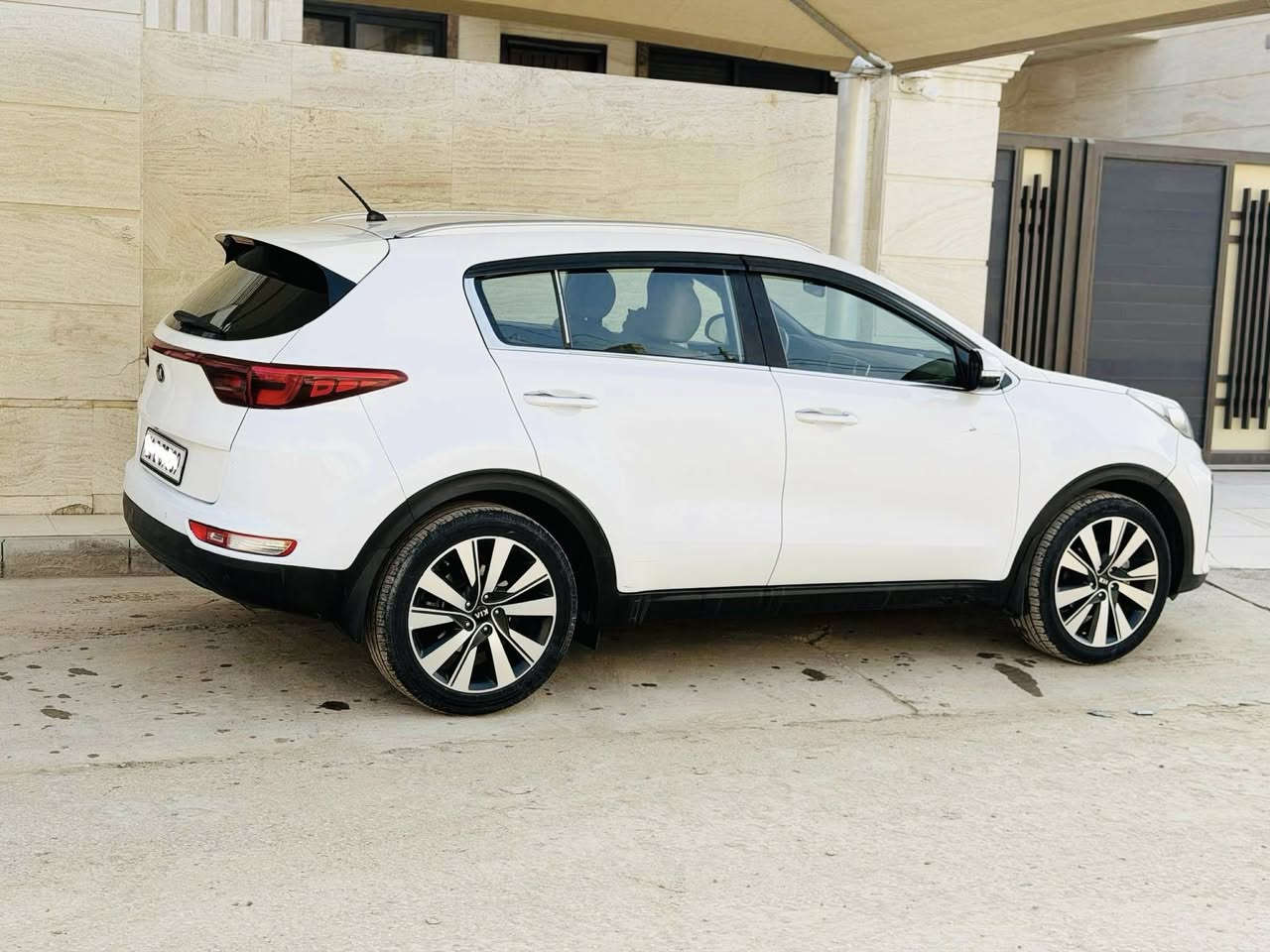 سبورتج 2019 رقم بغداد باسمي
محرك 2000دوش كير ومحرك كفاله
بيها فقط براغي البنيد مفتوحه بي بارد 
السعر 176
مواصفات حساس امامي خلفي كامره 
***********
