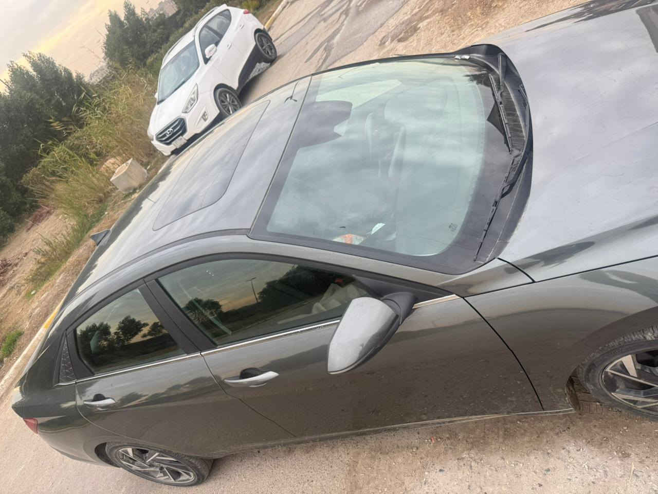 ⁨ النترا هايبرد 2024 دخول جديد 🔥 
ضرر الباب خلف السائق وجاملغ خلفي ( الباب مبدل نفس اللون وصبغ نص الجاملغ الخلفي فقط بدون دواخل نهائياً )
بدون اي ايرباك نهائياً جميع الايرباكات سليمة 
رقم بغداد الجديد اليوم رقمتها بسمي تحويل مباشر 
فتحه سقف بنوراما + كشنات جلد اسود 
ماشيه 29الف كيلو 
محرك تيربو 
ردارات 360 درجه + شحن لاسلكي
فتح عند الاقتراب ومن تبتعد تقفل 
نظام تحديد مسار مع تنبيه مغادرة المسار
قيادة شبه ذاتيه 
نظام النقطة العمياء في المري الجانبية
رادار امامي 
نظام بريك طوارئ تلقائي 
نظام اوتو ستوب 
شاشة عدادات ديجتال 
شاشة وسطية تدعم ابل كاربلاي وايرلس + اندرويد اوتو 
ثلاث انظمة قيادة ( sport / normal/ smart ) 
ليد امامي + سكن نهاري ليد 
كاميرا خلفية ونظام التوقف الذاتي عند وجود اي جسم اثناء الرجوع 
للاستفسار ***********
مكان السياره : بغداد الرصافة بغداد, العراق
