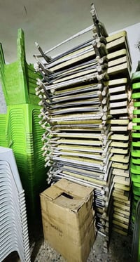 ميز الناصر  للبيع  العدد الخضر 36  اللعدد البيجي 27 للستفسار 077275074...