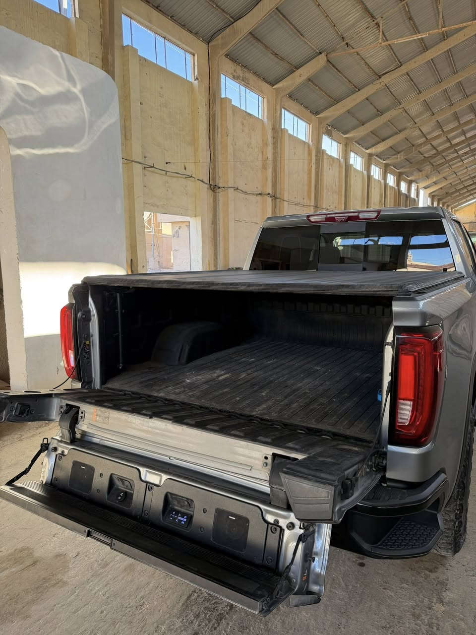 للبيع سييرا جي أم سي AT4 2023 كلين تايتل فول مواصفات اعلى فيما السيارة ماشية 32mi محرك 6200 رقم أربيل تحويل ثاني يوم السعر 50 الف دولار ￼ أو بيها مجال شي بسيط رقم الهاتف ***********
