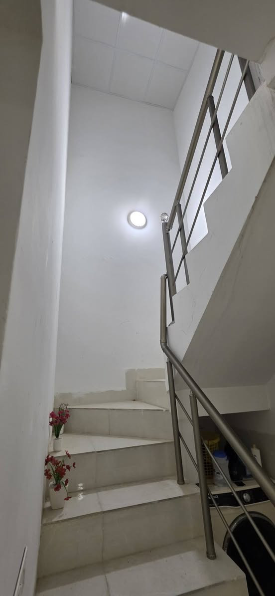 دار للبيع العنوان خانقين مجمع راسان 
المساحة ١٥٠م استقبال وصالة ومطبخ 
وغرفتين نوم وصحيات مخزن طابق 
الثاني مبلغ الكلي ٥٥٠ ورقه واصل ٣٣٠ 
باقي اقساط ماعدا الإستفادة للاستفسار 
مراجعة مكتب رابەر شارع المزرعة قرب 
جامع هداية ***********
