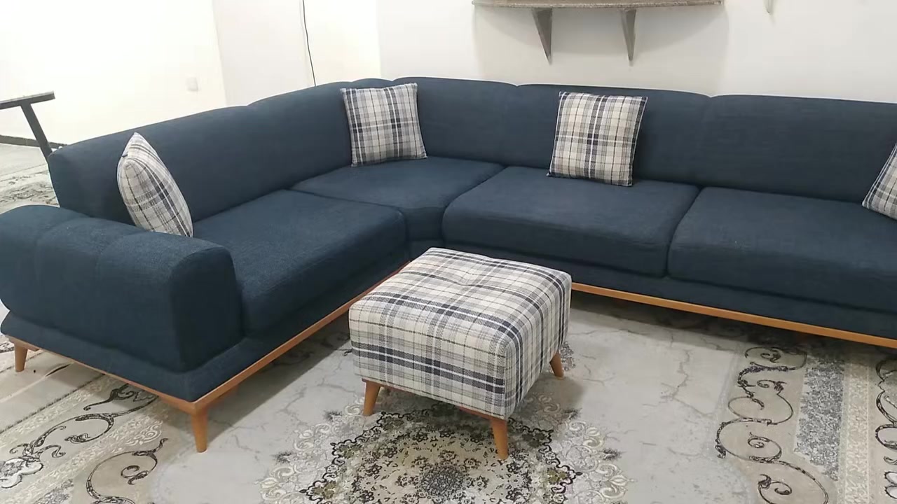 للبيع كورنر تركي جديد جدا اللون نيللي اي ضرر مابيه المكان بغداد حي الجامعة للاتصال *********** سعرها (750 الف) ان شاءالله
