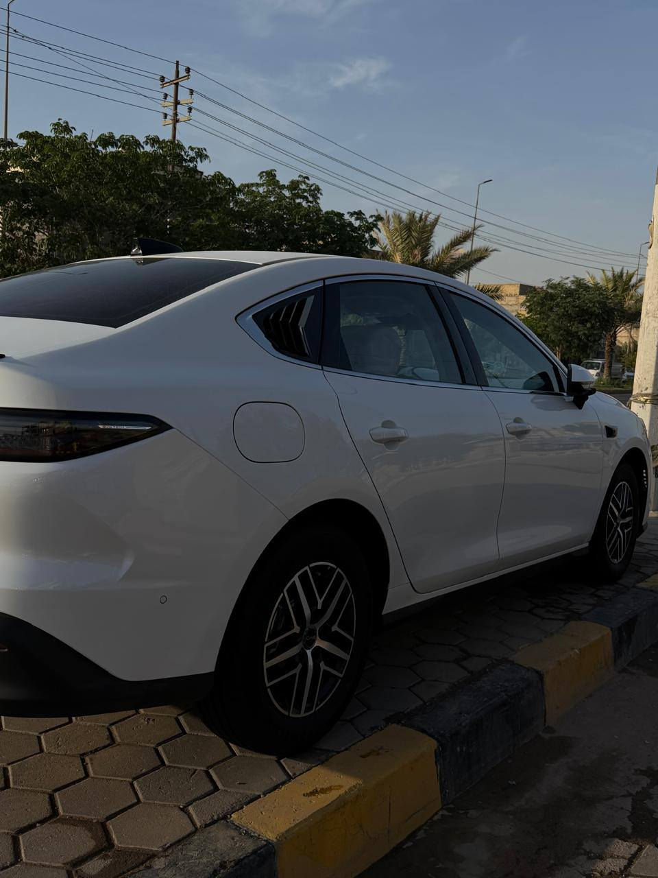سلام عليكم byd  05 بلاك شوب للبيع مكانه نجف سياره فول مواصفات ماشيه الف 
.ويل كب 
.اوتو  بارك
.13كامره
.كرسي كهربائي 
.فتحه 
.ام بي فاير شاشه كبيره 
***********
***********
