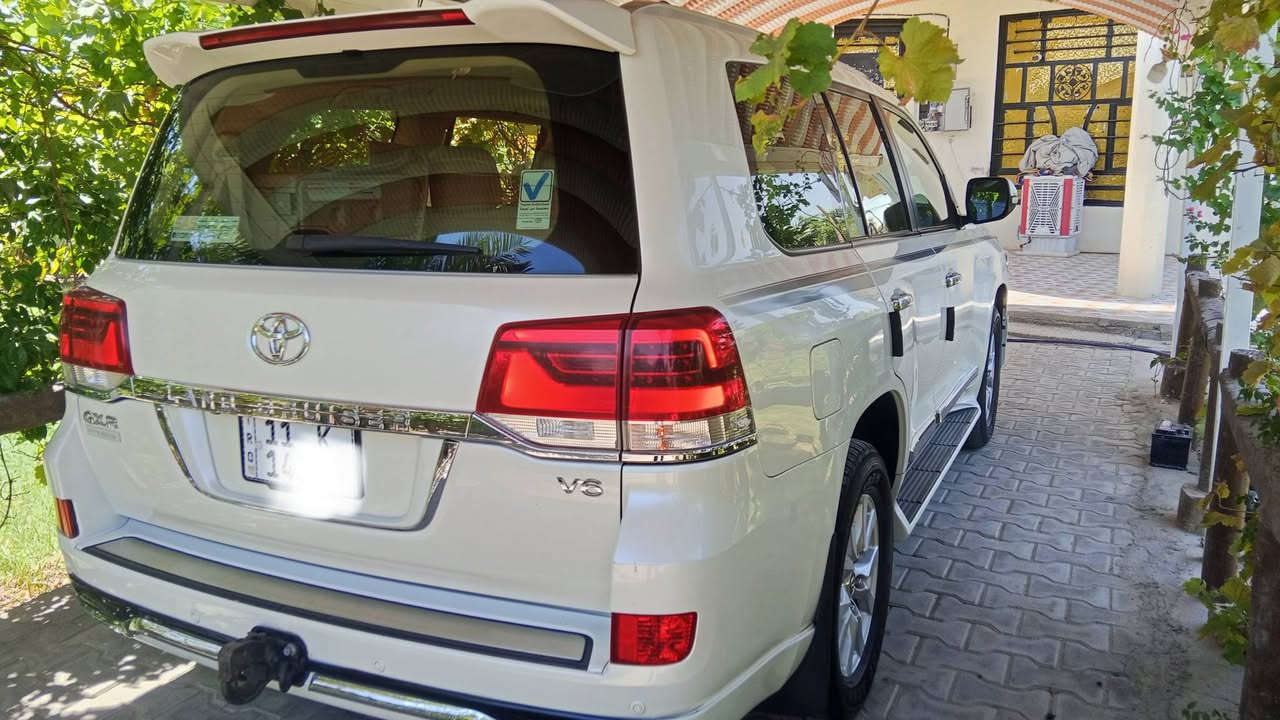 تويوتا لاندكروز 2018 وايت اديشن ساز فول مواصفات
رقم بغداد باسمي 
السيارة مكفولة عدا بارد صغير جدا 
فتحة سقف بصمة  3 شاشات تطبيق كشنات جلد وكهرباء دبل ماوس ثلاجة تشغيل عن بعد حساس امامي وخلفي  علامة ترحيب  

السعر 450 وبيه مجال
مكاني بابل 
 للاستفسار ***********
مكلف بالنشر
