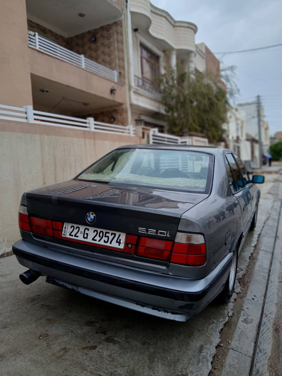 بي ام دبليو موديل 1991 حجم 520 مسكر كير عادي
كير مكينه تبريد تدفئه بشرط 
صبغ عام للجماليه بيها ضربه خفيفه جاملغ خلفي جهه السكن 
 سلايت - جام كهرباء - تخم تاير جديد 
سنويه و هزه جديده بأسمي شرط التحويل 
سياره جاهزه بدون مصرف 
بيع او مراوس 
مكاني اربيل 
***********
