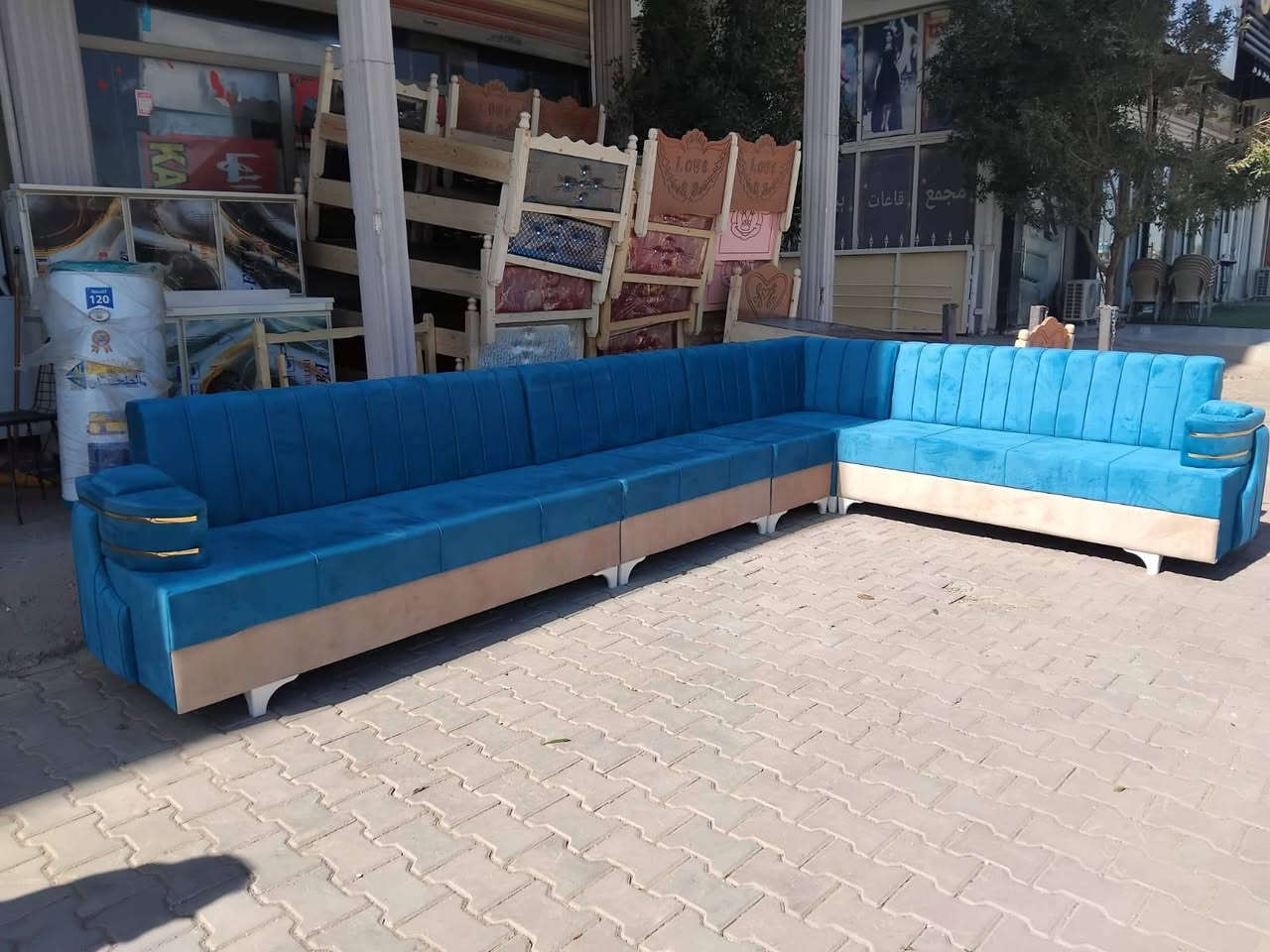 السلام عليكم 
ديوان ١٠ مقاعد جديد سعر ٣٠٠ نهايته مكان بعقوبه شارع تحرير بهرز مجاور قاعات بيانو مقابيل مستشفى الحياه استفسار *********** يوجد خدمه توصيل
