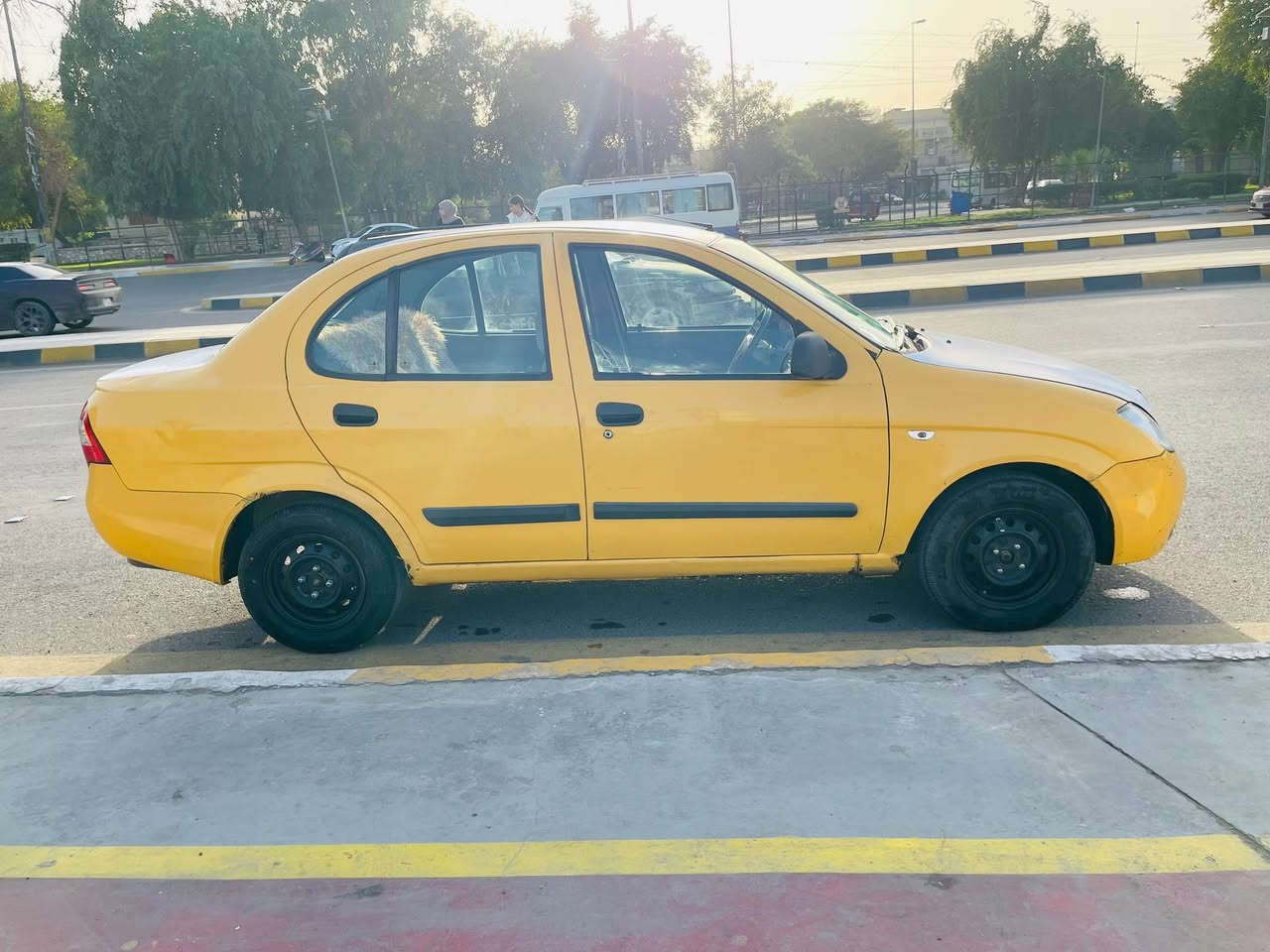 سلام عليكم 🔴🔴    
طيبة 2015 السيارة بأسمنا تخلص 2027 
مابيها حادث بس جاملغ السايق مبدل 
كير مكينة شواصي مكفول 
حماوة ماكو صيف شتا ويا التبريد ربع فوك الربع عود شخاط **الحماوة اكفلها بالعقد
صدر خلفي جديد ،صدر امامي  
منظومة بريك كلها جديدة فلنجات بريكات عنبار رئيسي بولبرنات 
باتري جديد صارله شهرين 
مبخره فيت بم شوته فلاتر بانزين وهوى كلهن جدد 
تخم ويل وتاير صارلهن اسبوعين مشدودات 
دوشمة جديدة 
السيارة غرفتها نظيفة وجاهزة كبل للشارع 
التبريد بواري جديدة ومراوح جدد 
بشهر التاسع الفحمات مال كومبريسر لطشن يتبدلن بصناعي البياع 
السيارة عليها غرامة 100 الف تنزل من سعر السيارة
🟢سعرها  38 بيها مجال ان شاء الله 
📍بغداد الكرخ
واتساب 
‏‭ *********** بغداد, العراق
