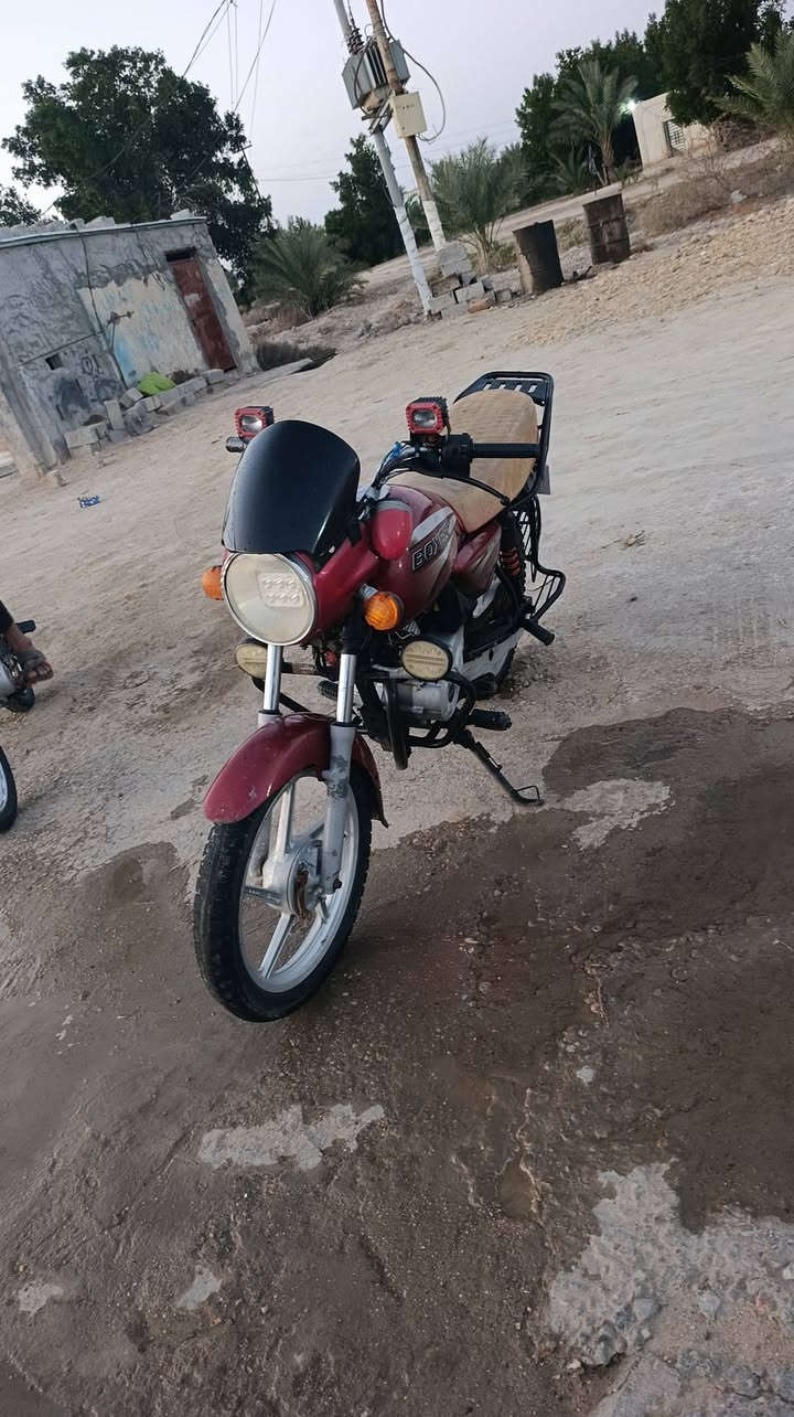 للبيع بوكسر موديل 2017 اوراق اصولي سعر 700 وبيها مجال كرهبايات شغاله مكاني ناصريه قضاء الاصلاح 
***********
