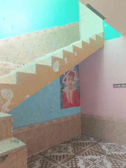 بيت ايجار حي الامين الاول فرع سيد حسين ابو الانشاىيه ايجاره ٢٢٥عائله زغيره بيه غرفه ومطبخ وصاله وبراني وساحه التواصل على الرقم ***********
