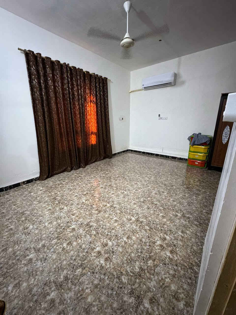 يعلن مكتب حي الخضراء للعقار عن توفر دار للبيع في منطقة الزراعة قرب مستشفى الرازي الاهلي وجامع احباب المصطفى والبطاقة الموحدة وبسعر مناسب جدا..
القطعة طابو ملك صرف 
المساحة ٢٠٠ م 
شارع ١٠ م .
الدار طابقين كامل نقص الواجهة فقط .
يتكون الدار من ٤ غرف نوم وصالة واستقبال ومطبخ وصحيات داخلية وخارجة.
للاستفسار الاتصال على الارقام التالية .
*********** يتوفر واتس اب 
‏‪***********‬‏
‏‪***********‬‏
‏‪***********‬‏
او مراجعة مكتب حي الخضراء ( مكتب المختار )  الكائن في الزراعة قرب صيدلية تونس والخضراء . 🌹 @أبرز المعجبين
