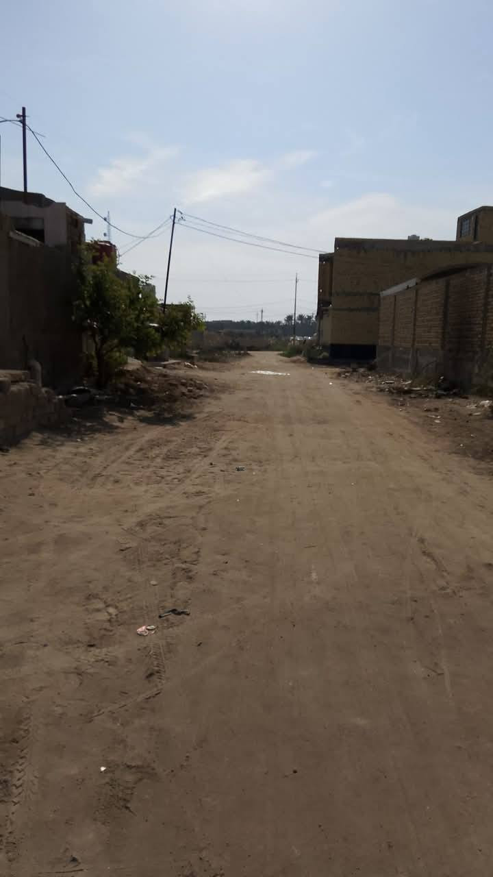 بيت مساحة 400 متر مربع واجهه 20 نزال 20
موقع البيت في الجزيرة الاولى  ركن على شارعين العكيكه كرمه 
 مع مشتمل مساحته 170. تابعه للبيت. باقي التفاصيل المراسله خاص او الاتصال 

***********. وات ساب متوفر
